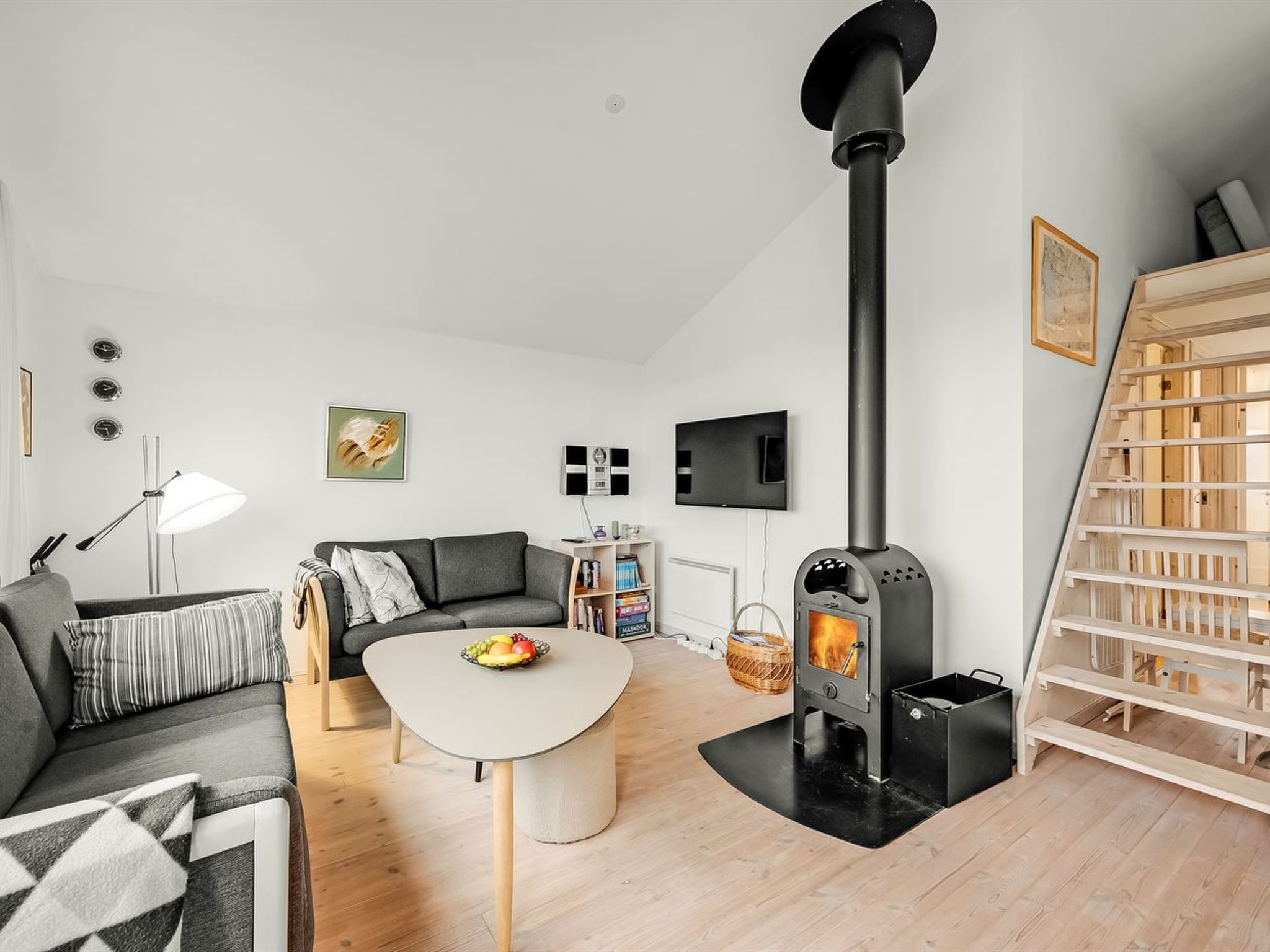 "Binta" - 300m to the fjord-Inside