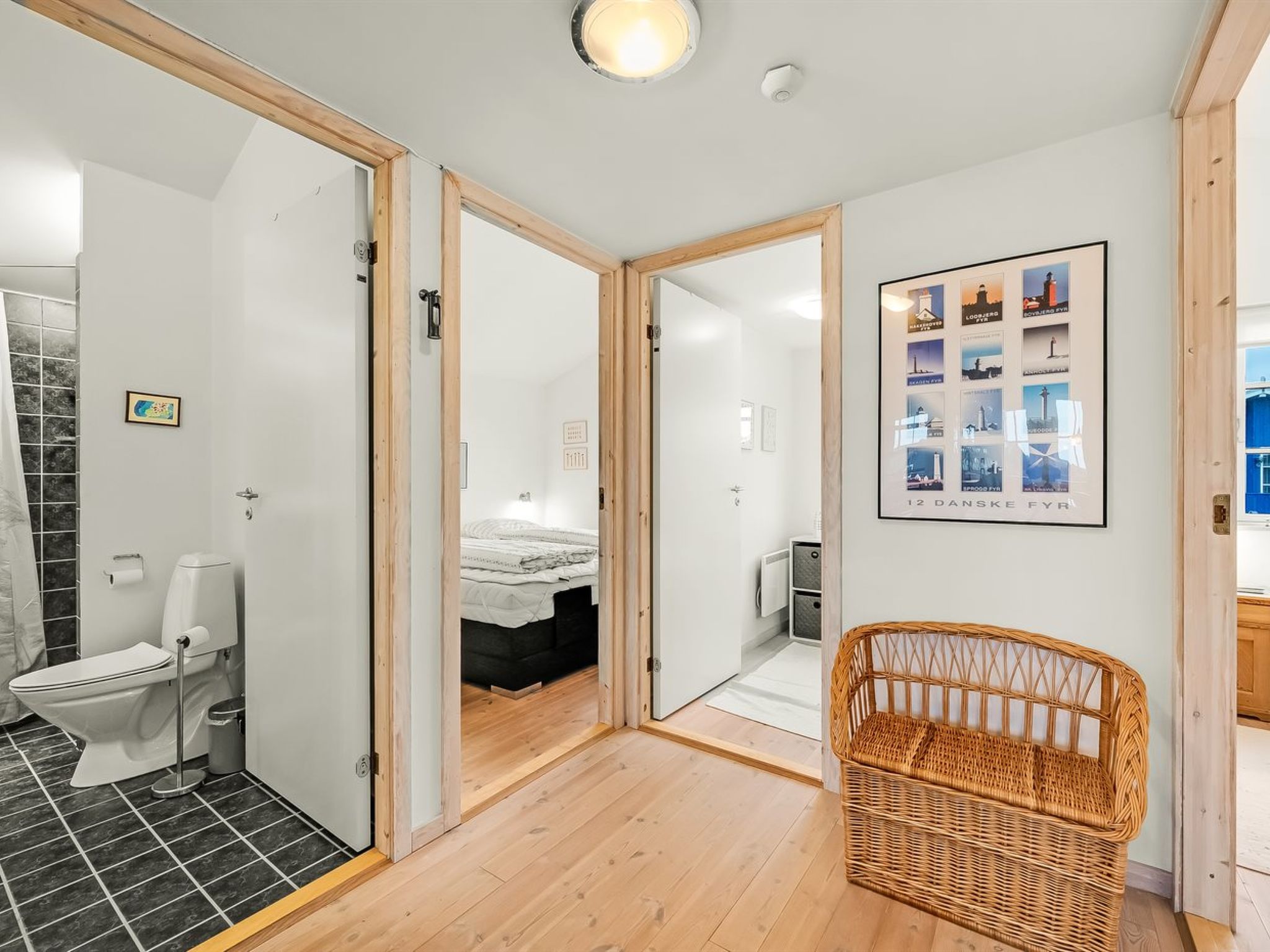 "Binta" - 300m to the fjord-Inside