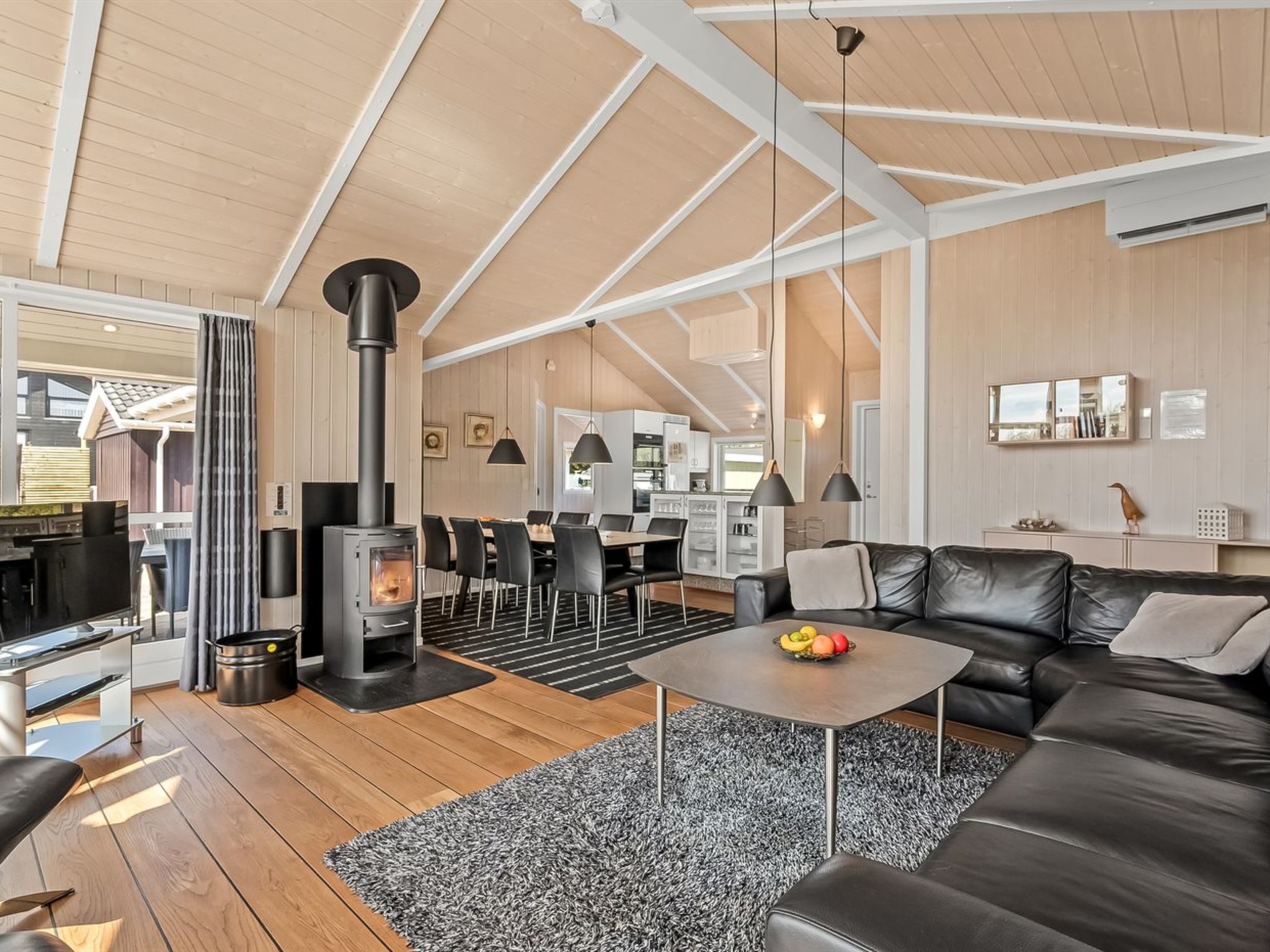 "Arine" - 700m to the fjord-Binnen