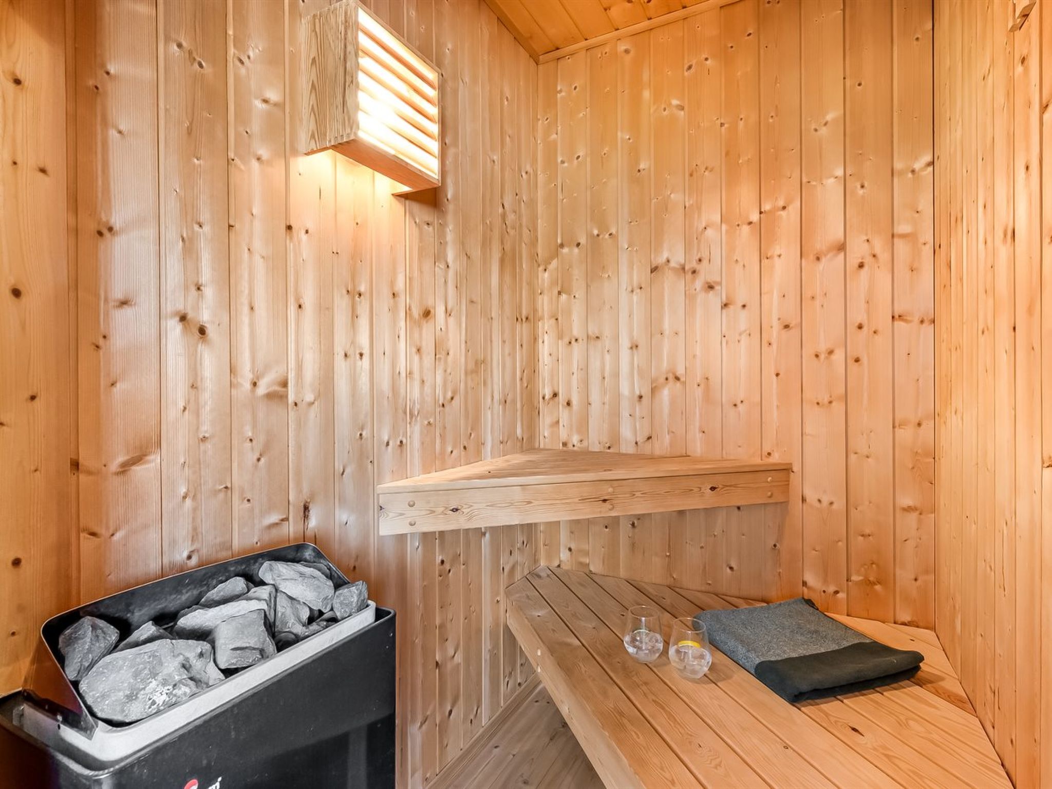 "Arine" - 700m to the fjord-Binnen