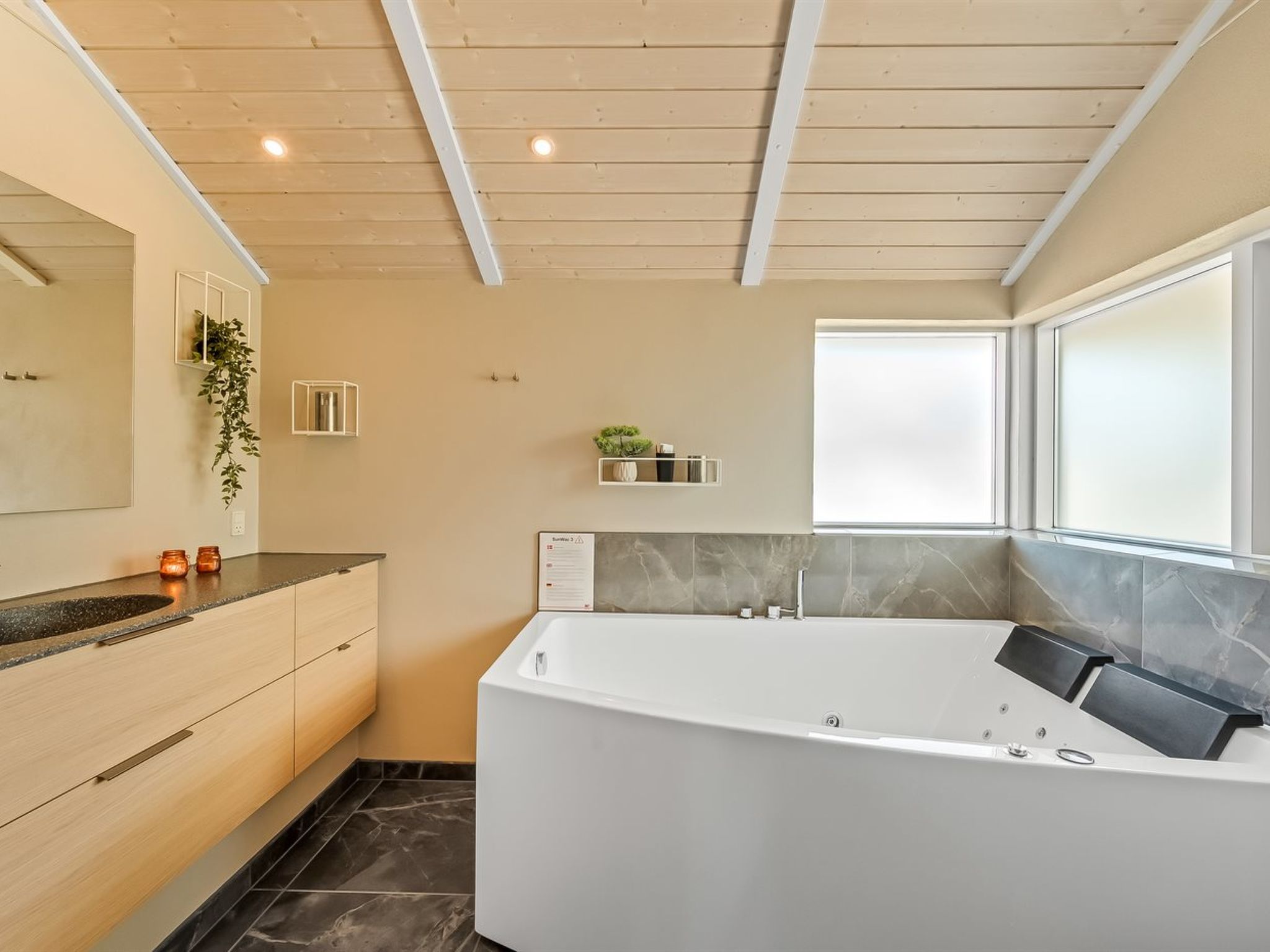 "Arine" - 700m to the fjord-Binnen