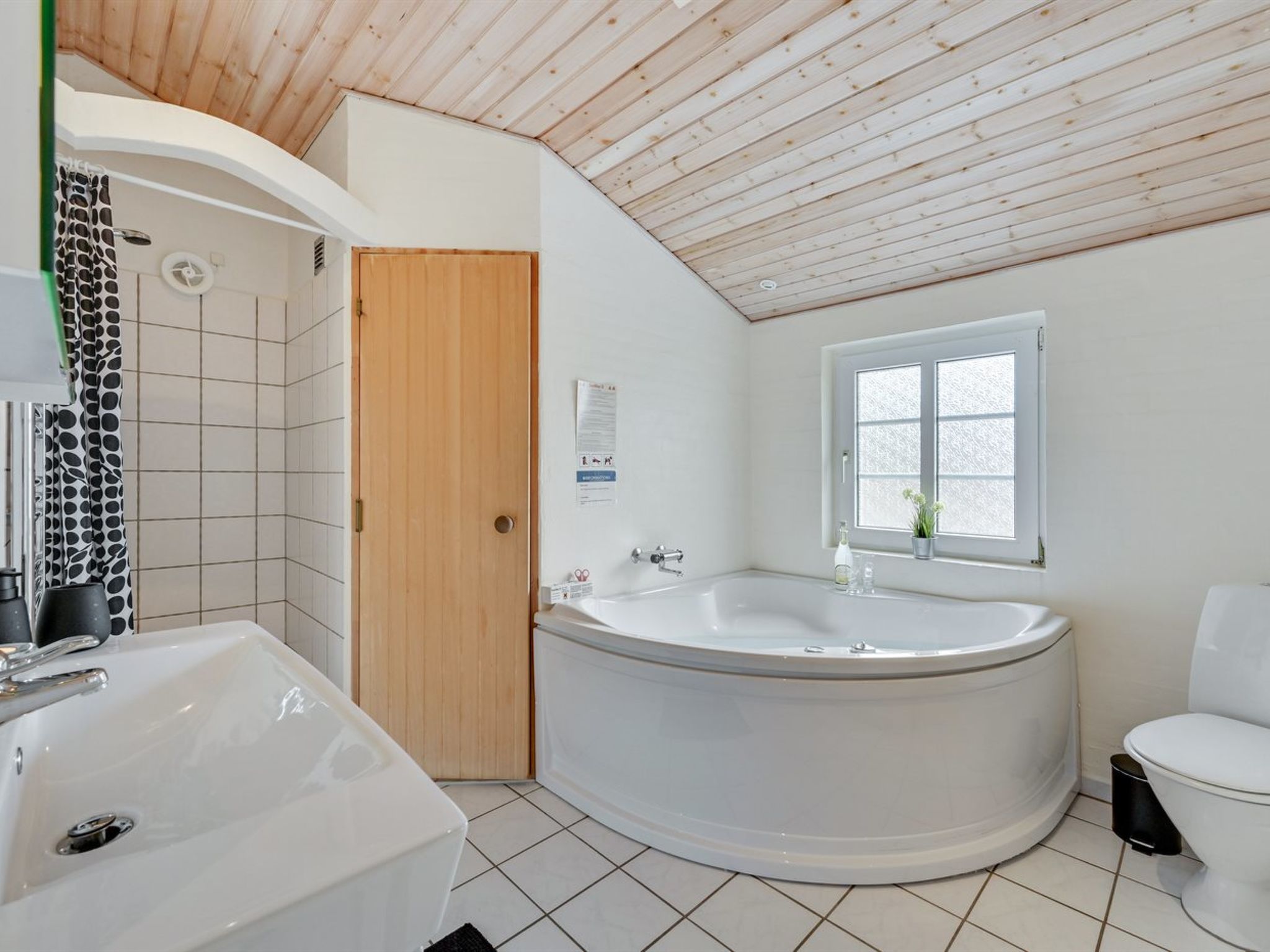 "Osmo" - 900m from the sea - Binnen
