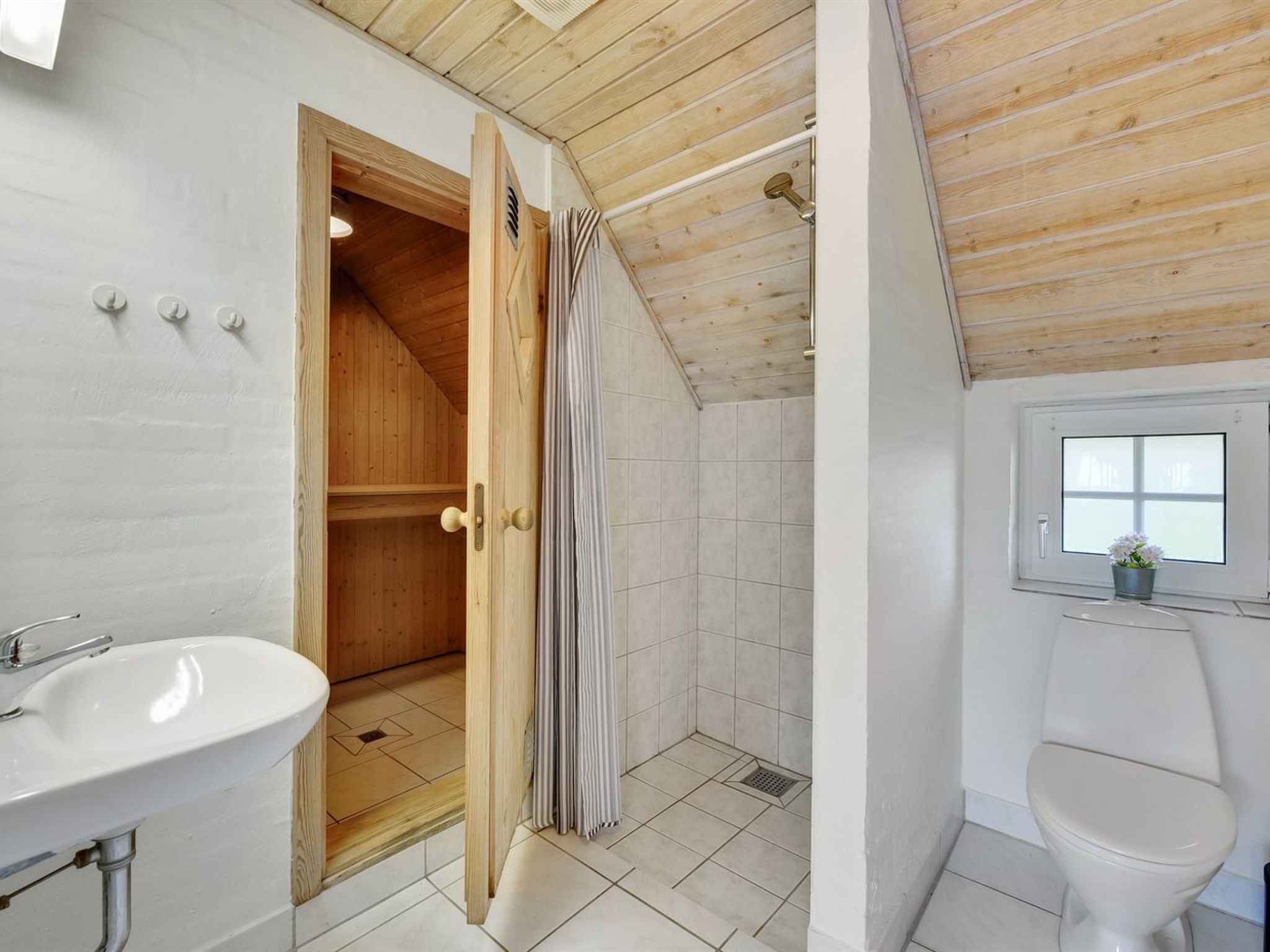 "Jorkin" - 1.8km from the sea - Binnen