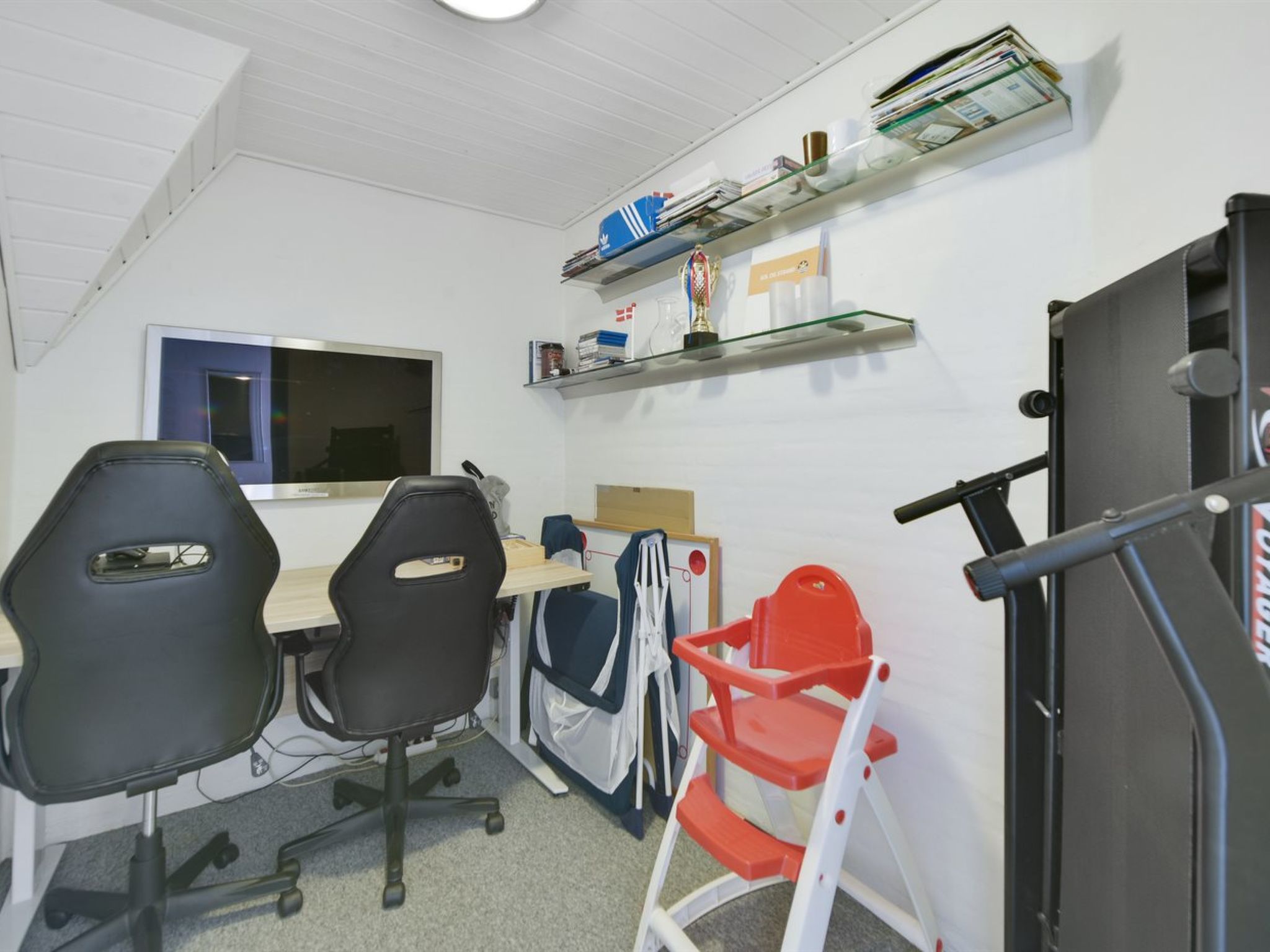 "Jorkin" - 1.8km from the sea - Binnen