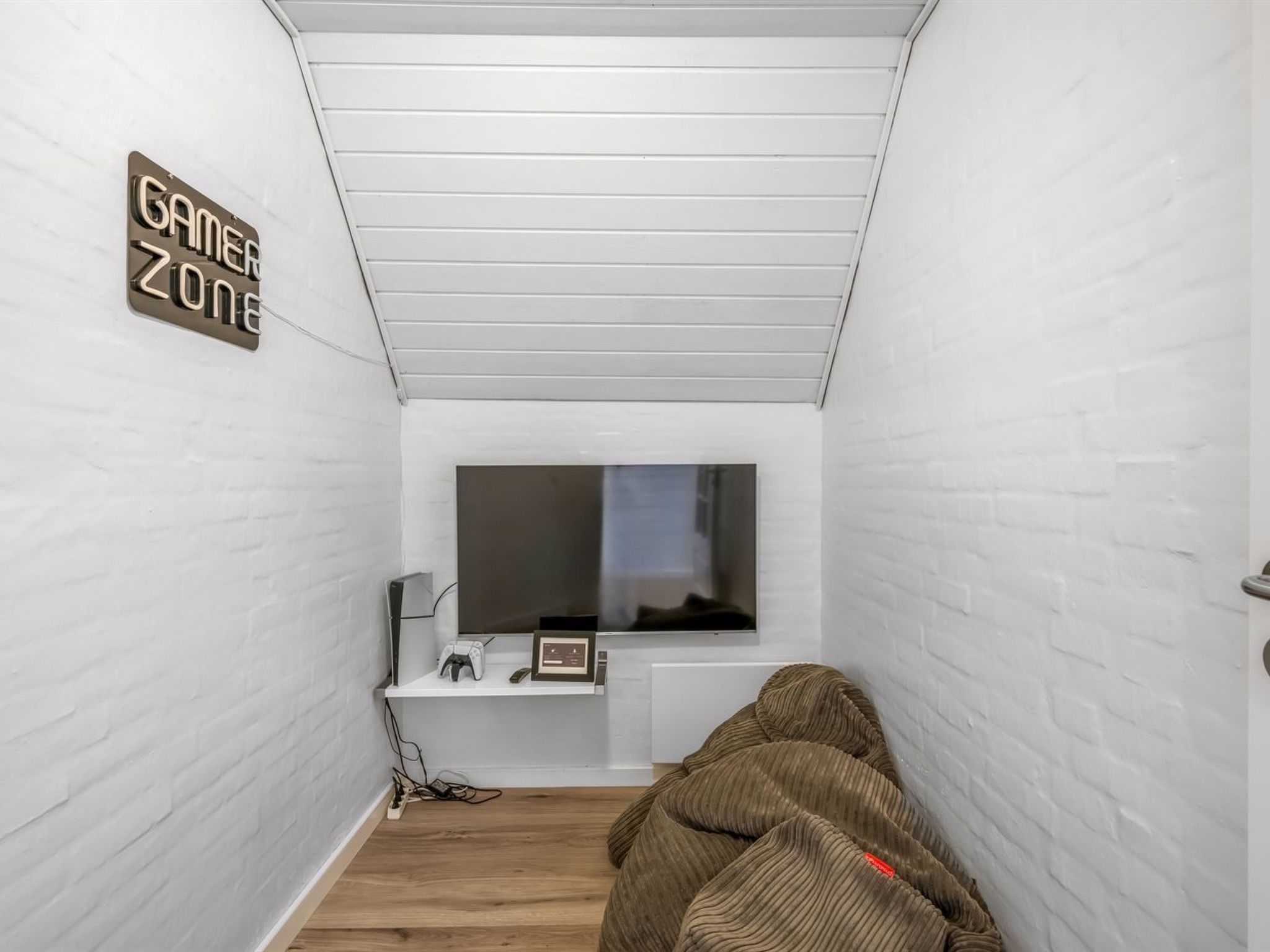 "Nilla" - 2.1km from the sea - Inside