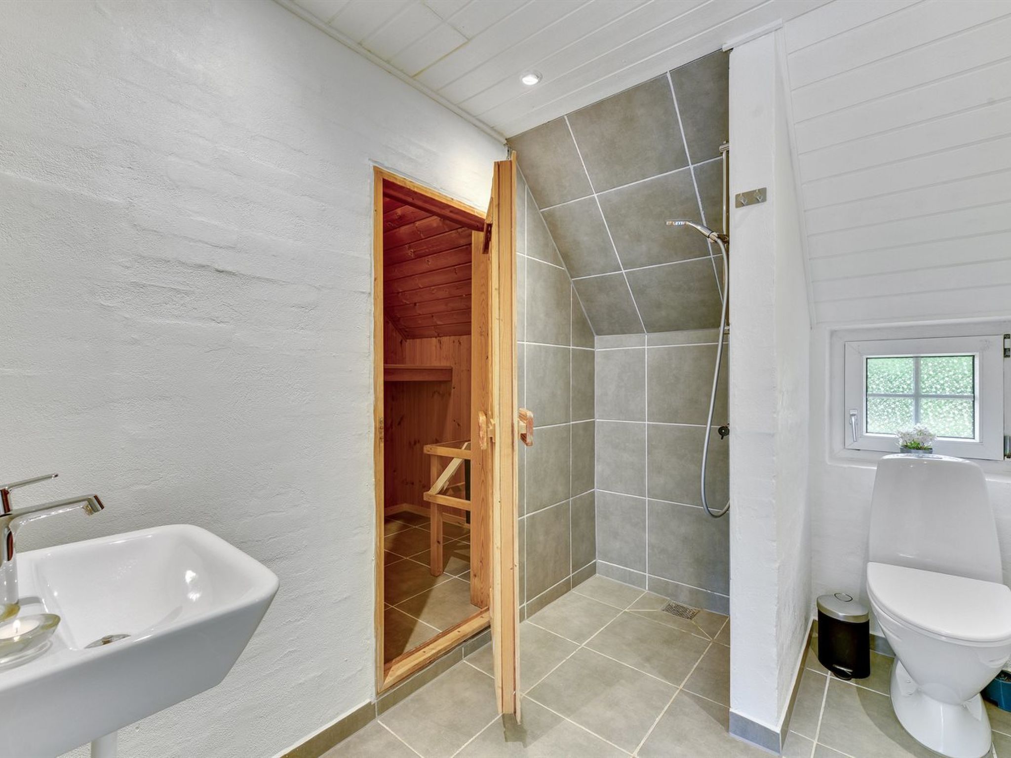 "Erla" - 2.3km from the sea - Binnen