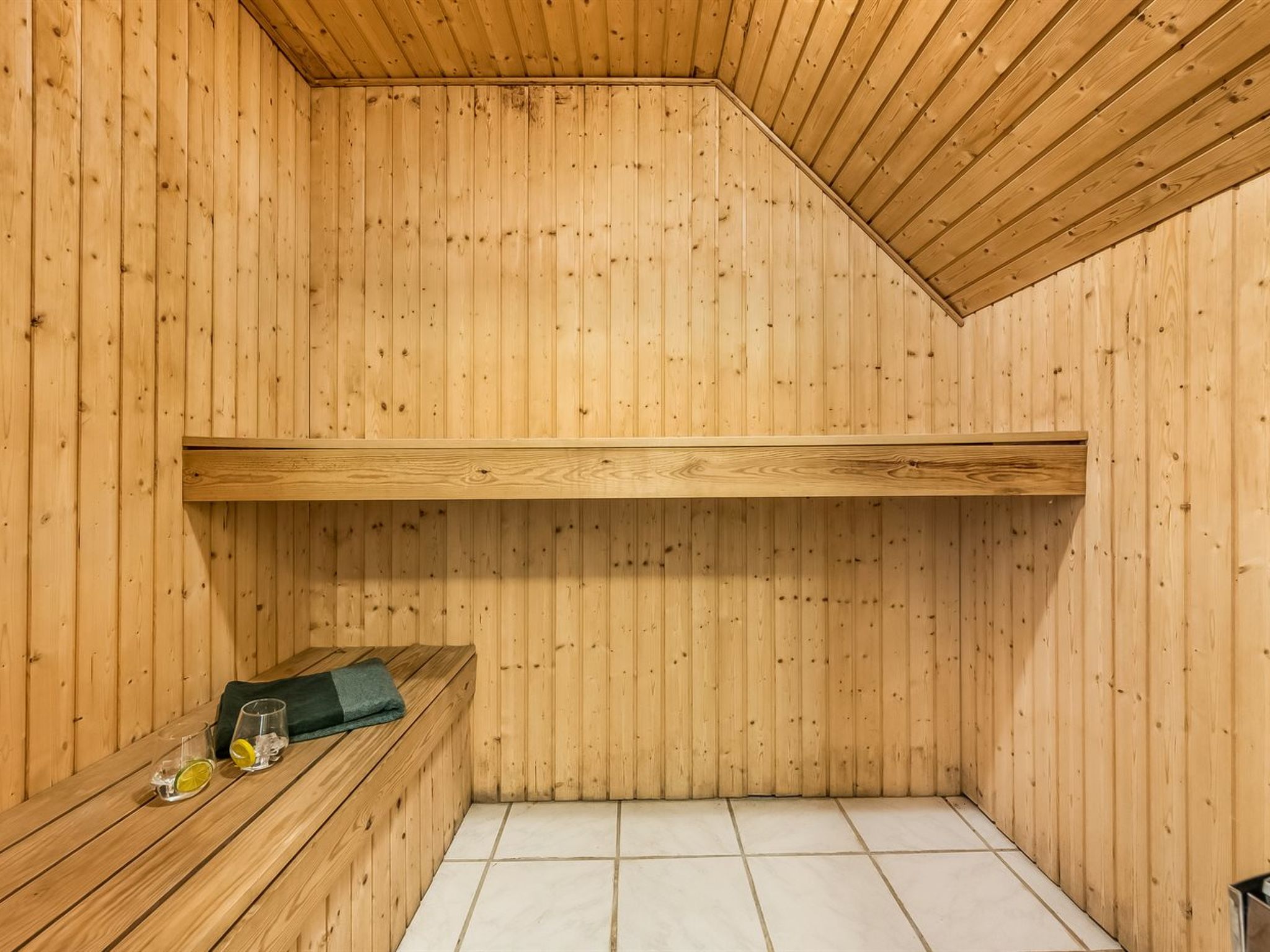 "Aane" - 1.8km from the sea - Inside