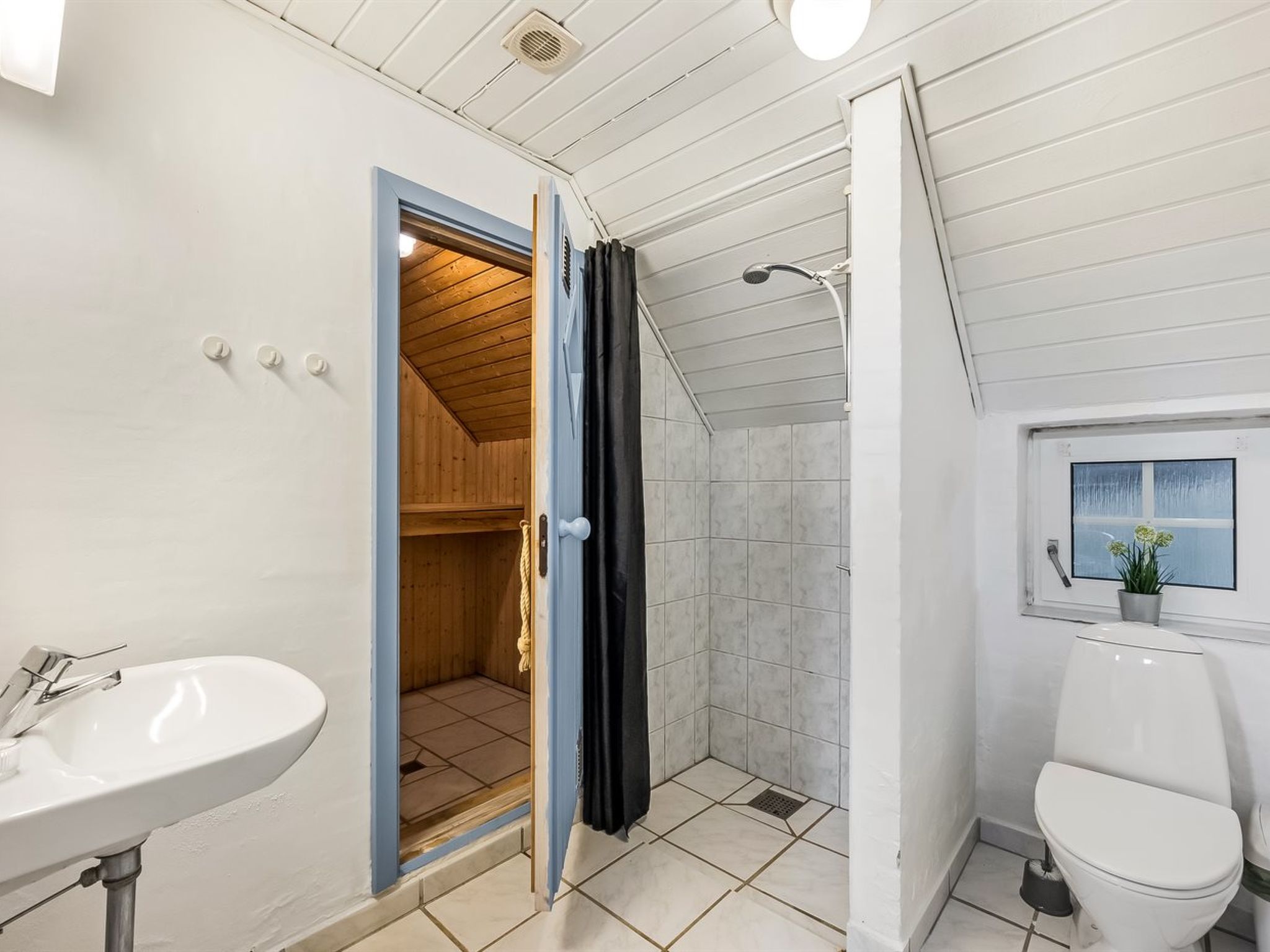 "Aane" - 1.8km from the sea - Inside