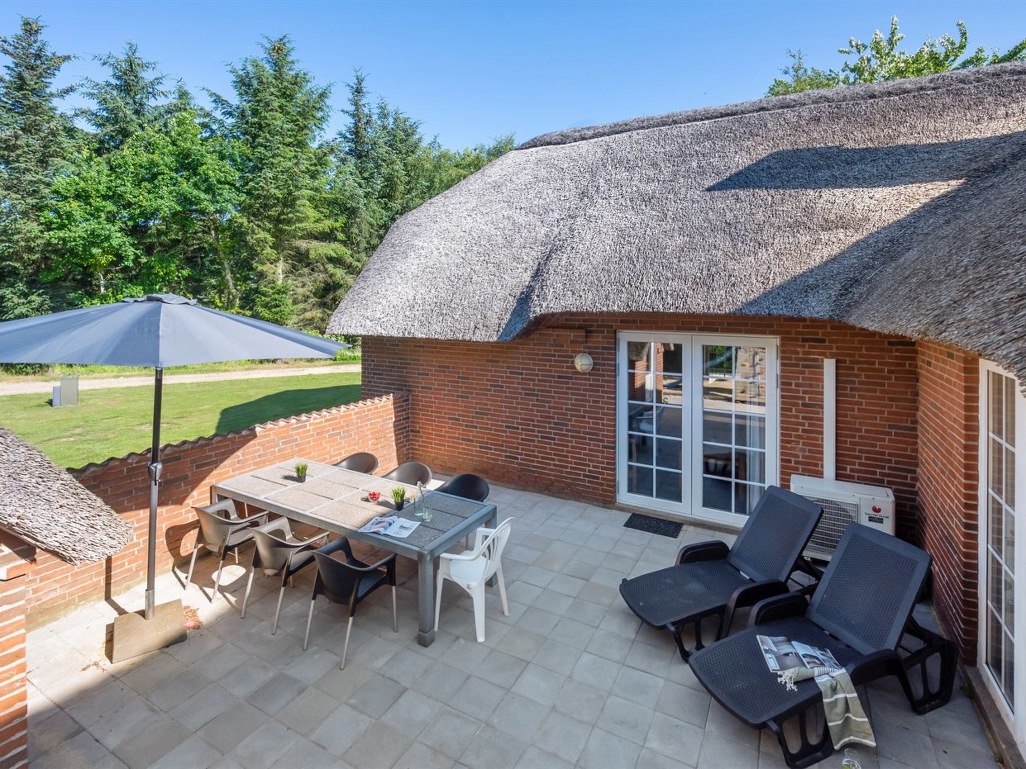 "Thana" - 1.4km from the sea - Buiten