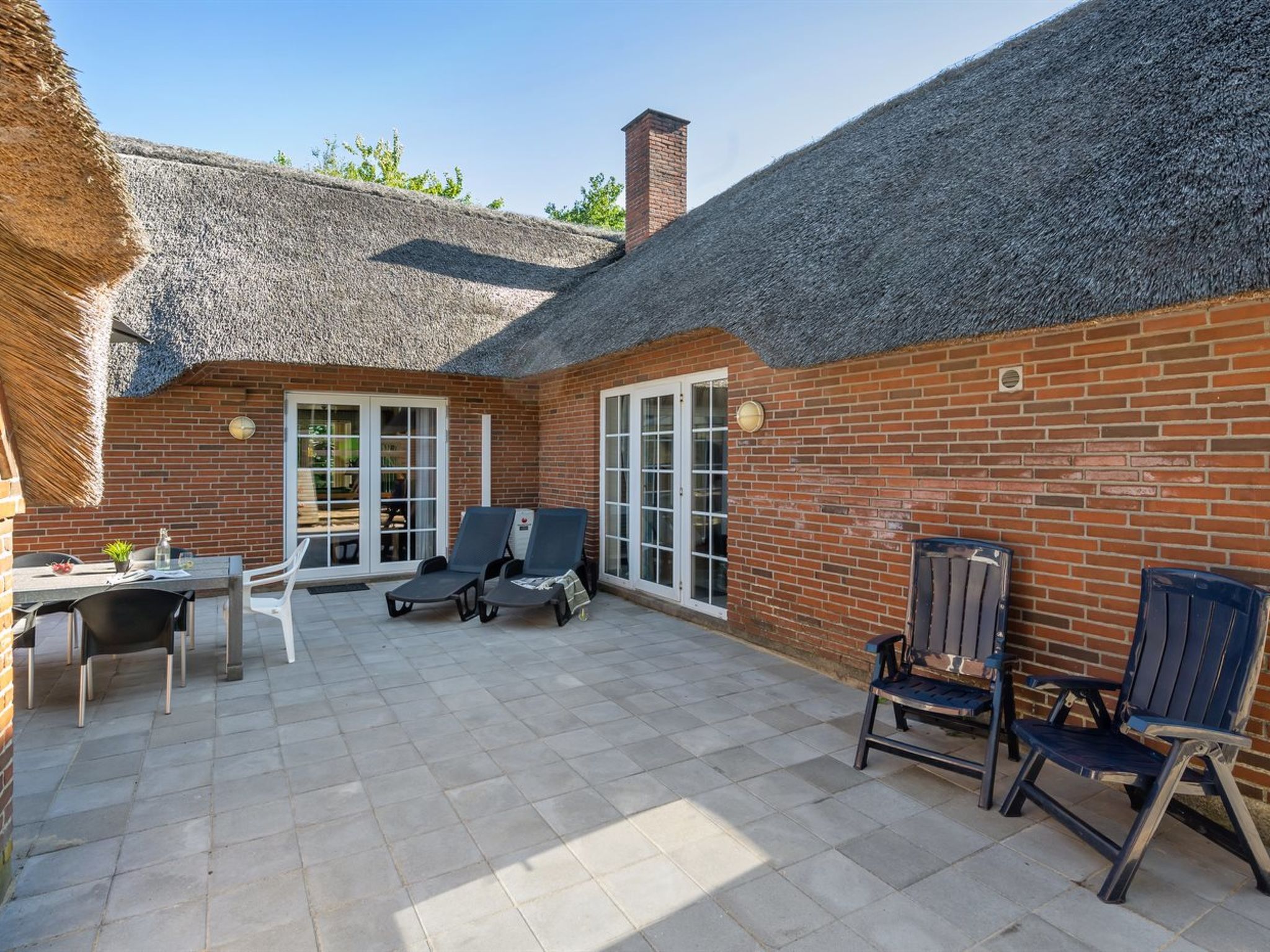 "Thana" - 1.4km from the sea - Buiten