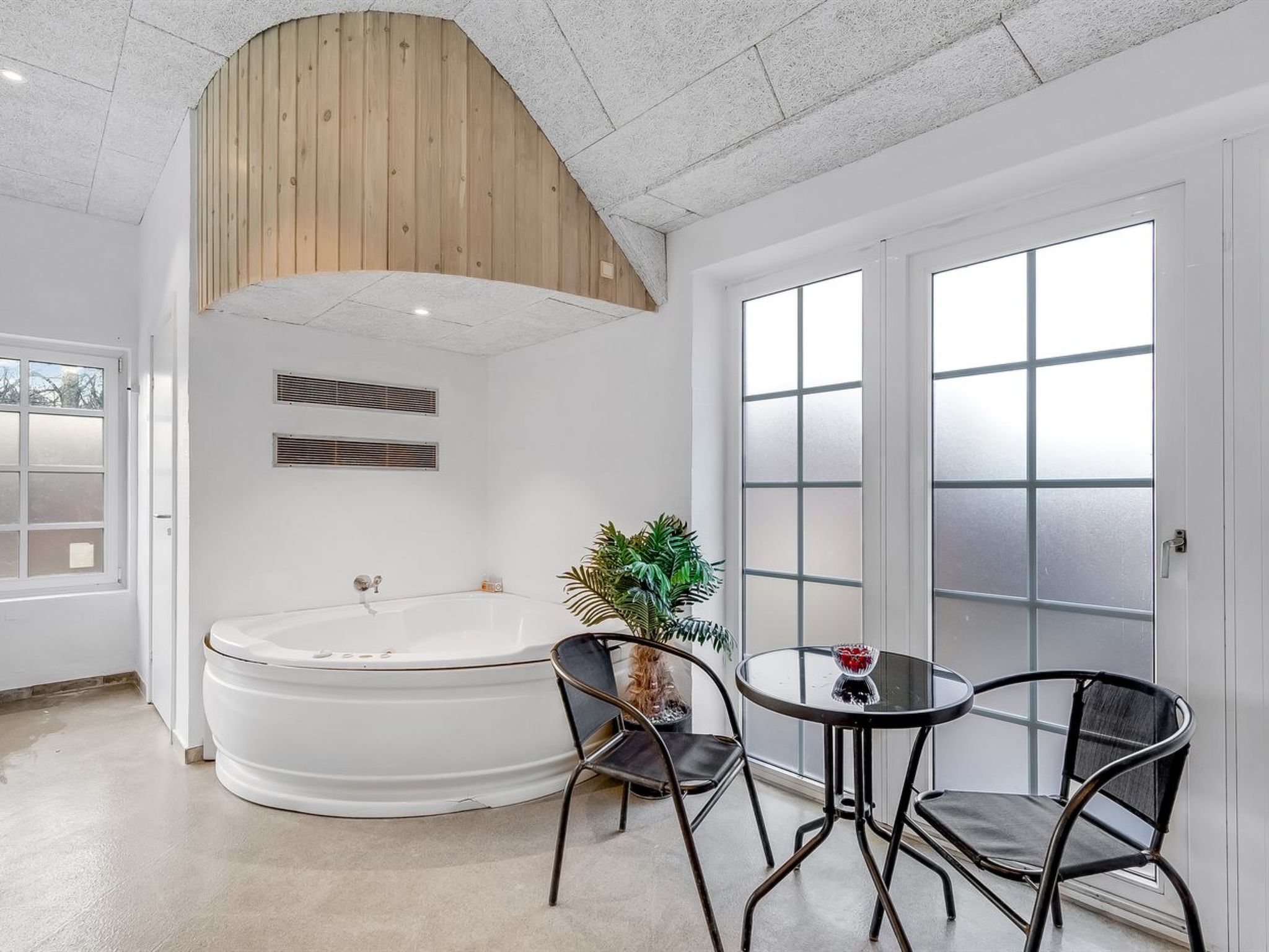 "Thana" - 1.4km from the sea - Binnen