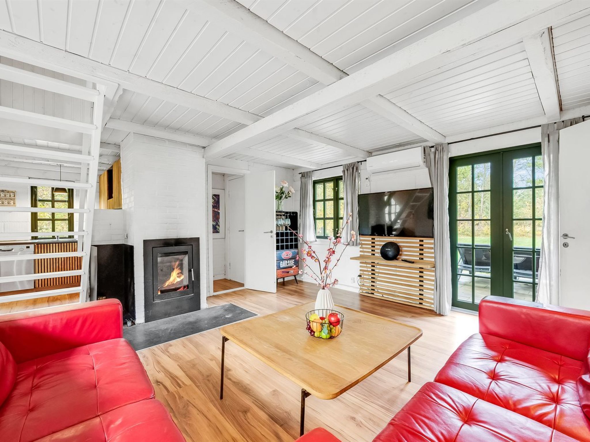 "Matilda" - 1.6km from the sea - Binnen