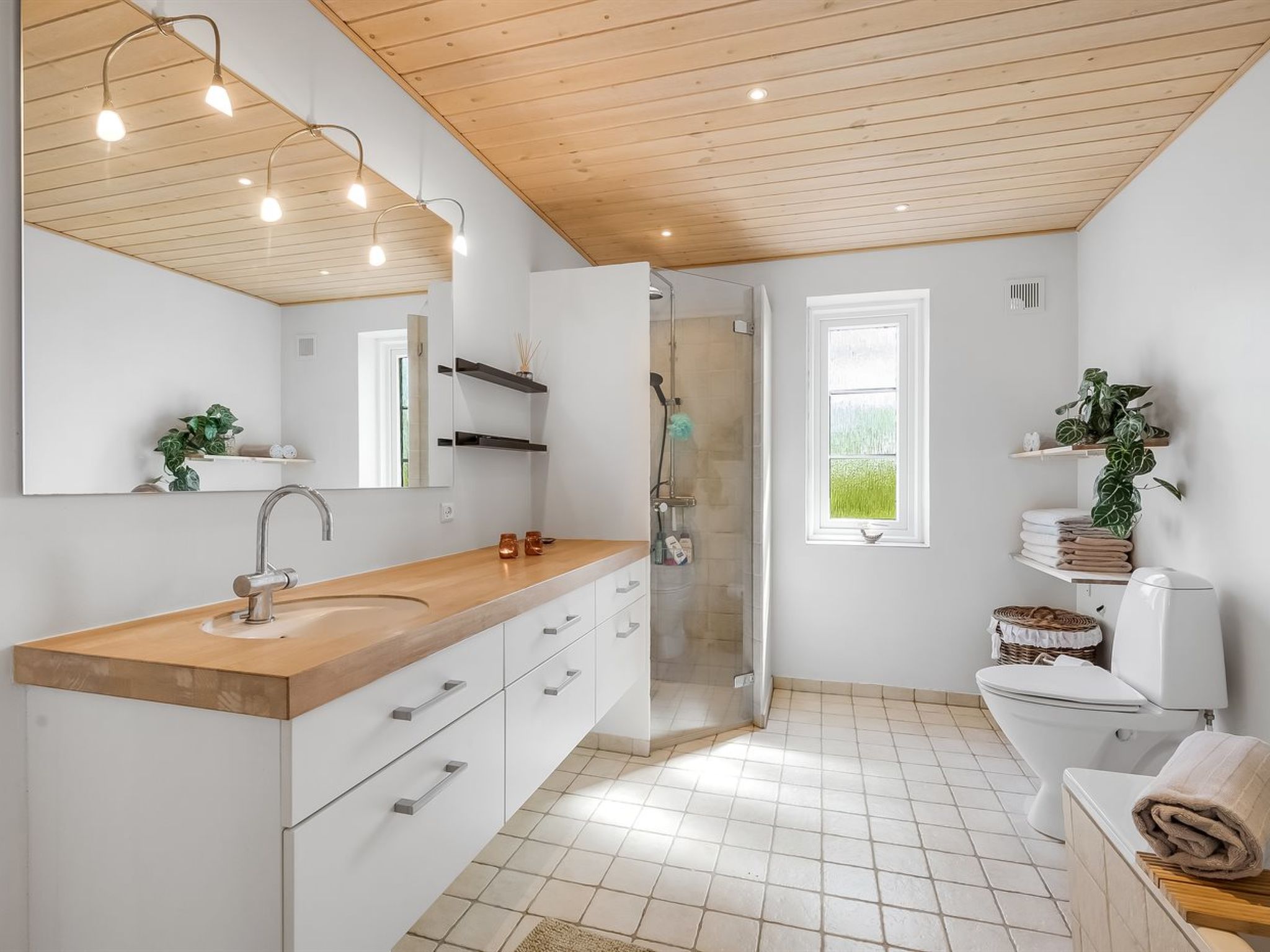 "Quirina" - 6km from the sea-Binnen
