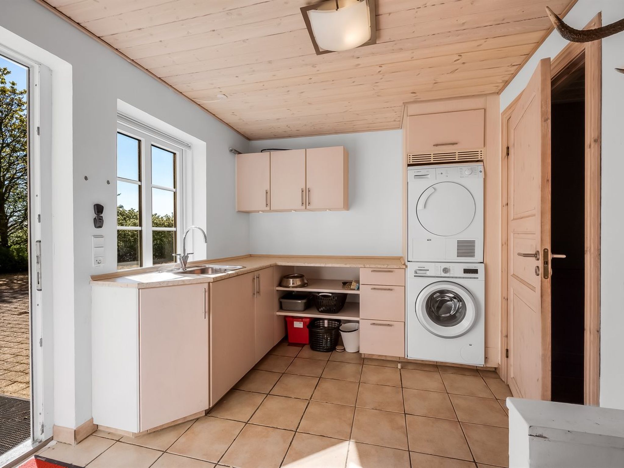 "Quirina" - 6km from the sea-Binnen