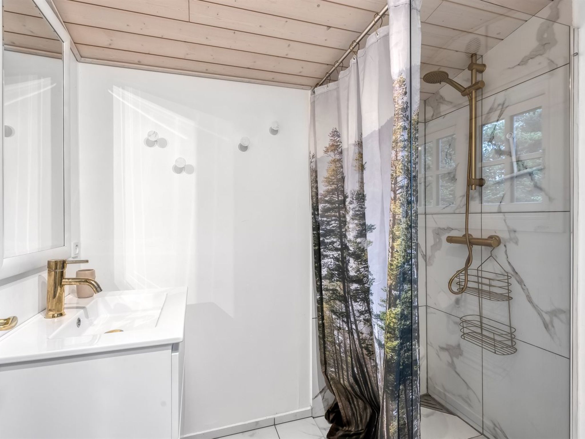 "Marjanna" - 500m to the fjord - Inside