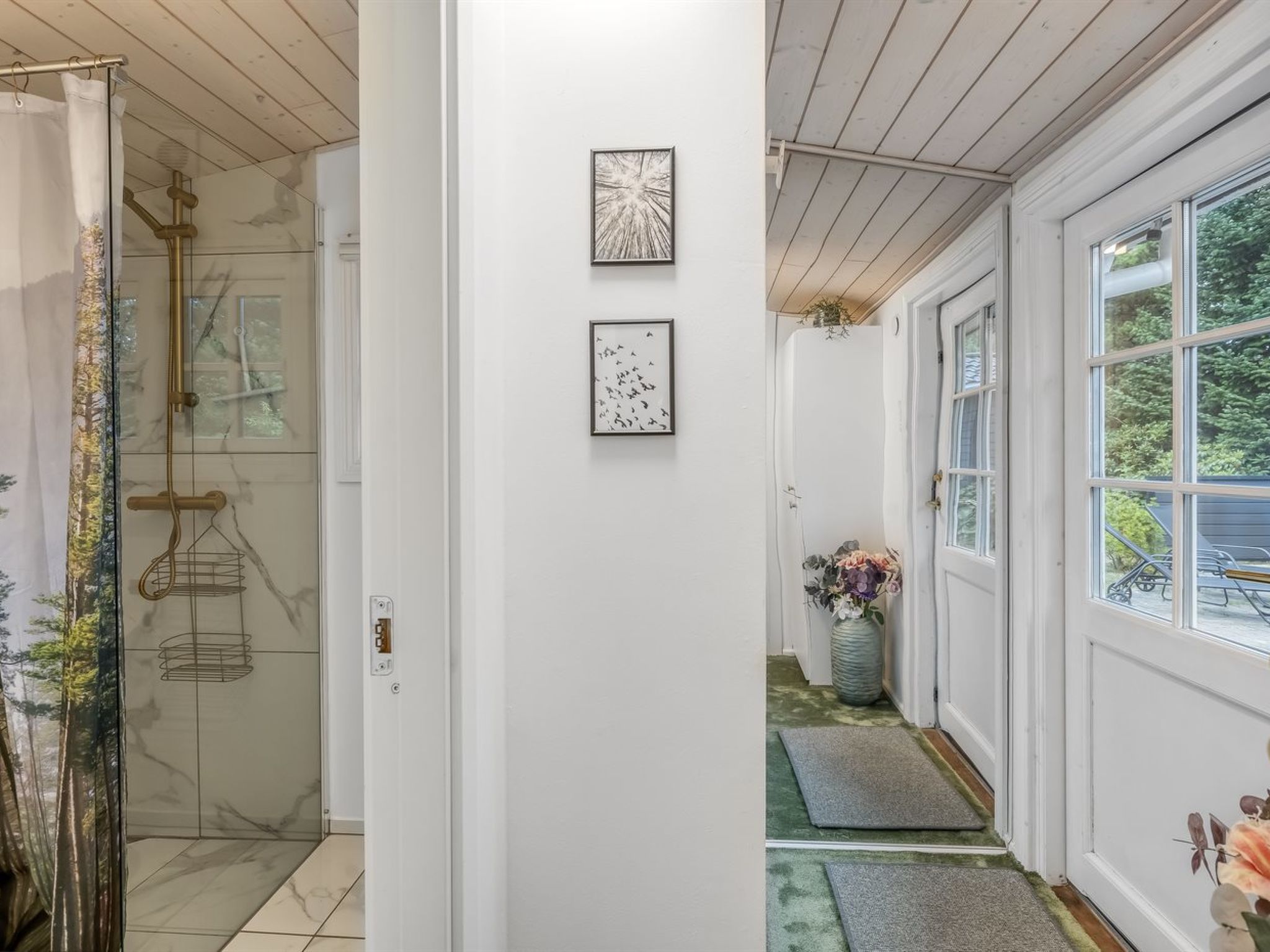 "Marjanna" - 500m to the fjord - Inside