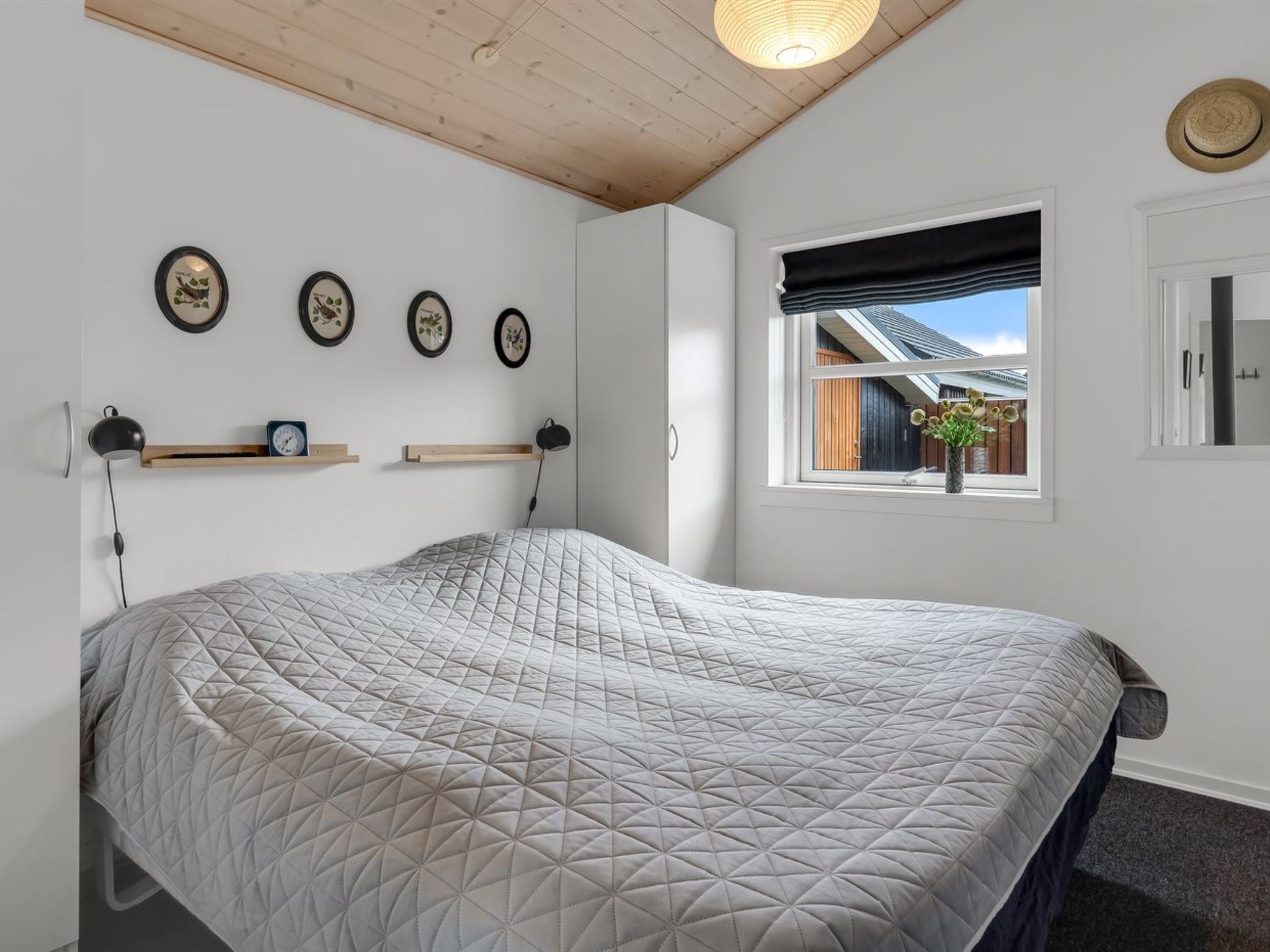 "Sjarlotte" - 100m from the sea - Binnen