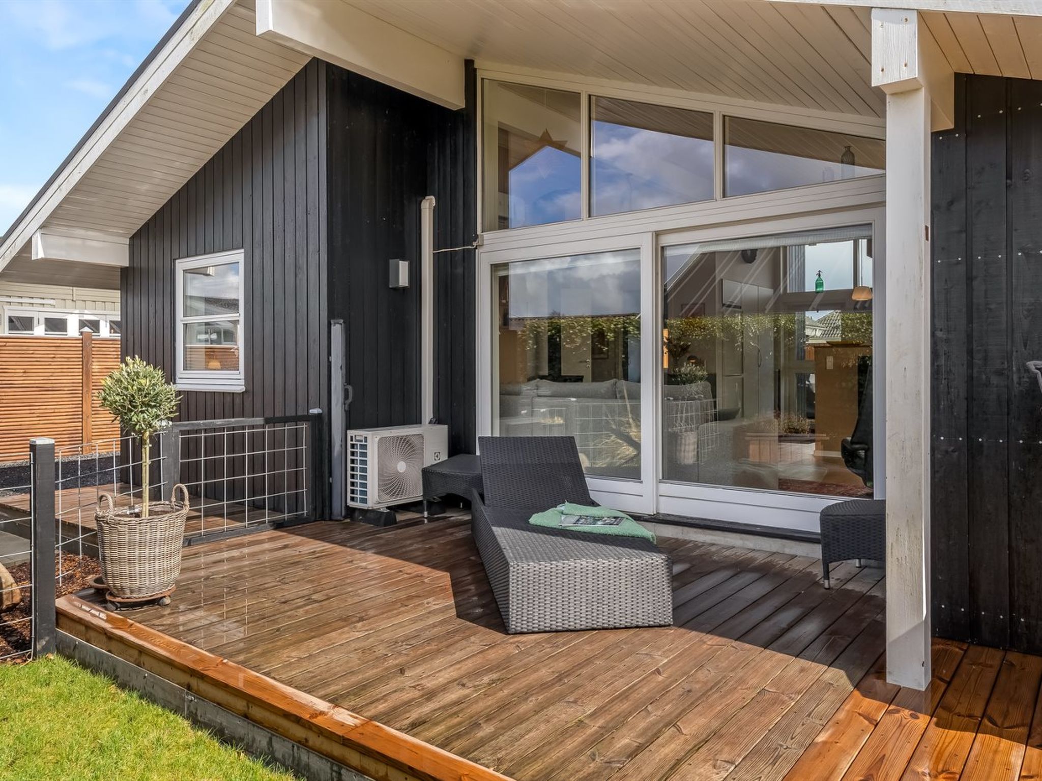 "Sjarlotte" - 100m from the sea — Terrace (3 of 24)