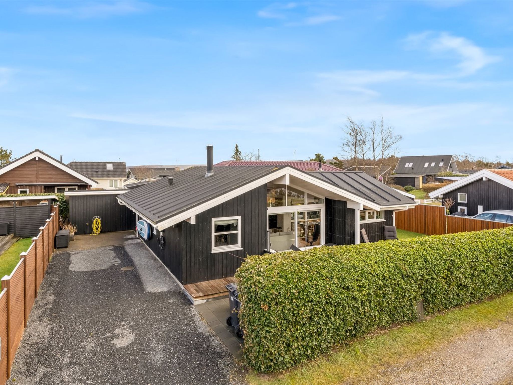"Sjarlotte" - 100m from the sea - Buiten
