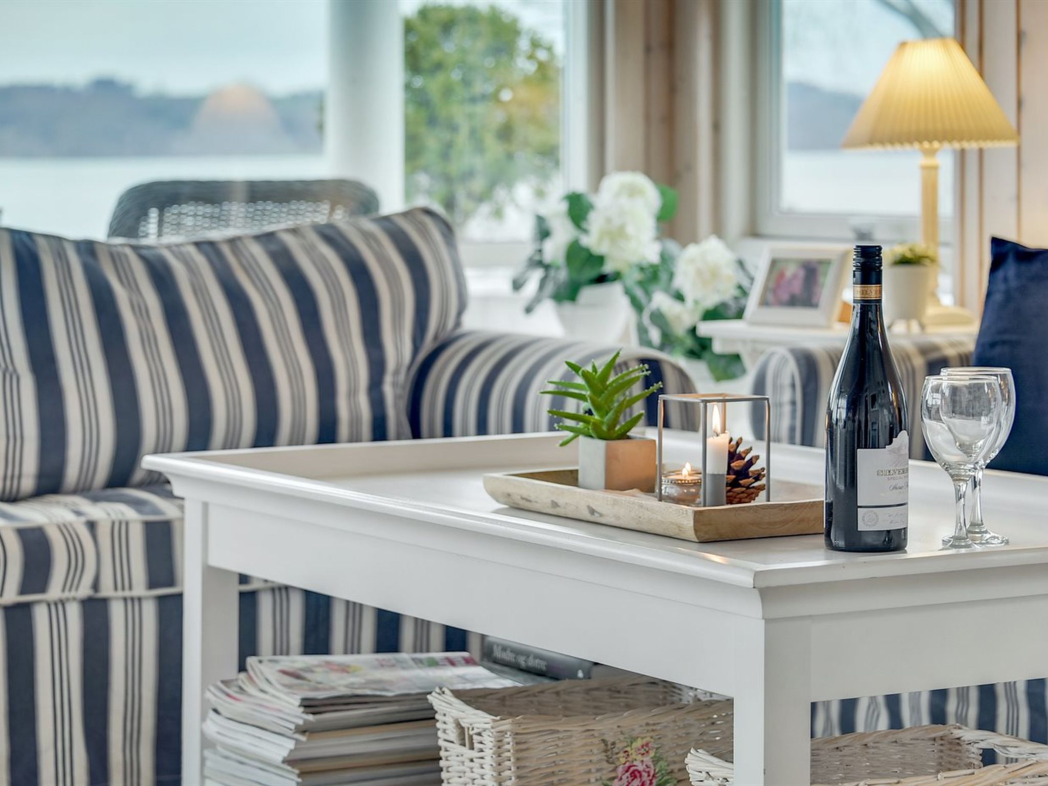 "Tini" - 50m to the fjord-Drinnen