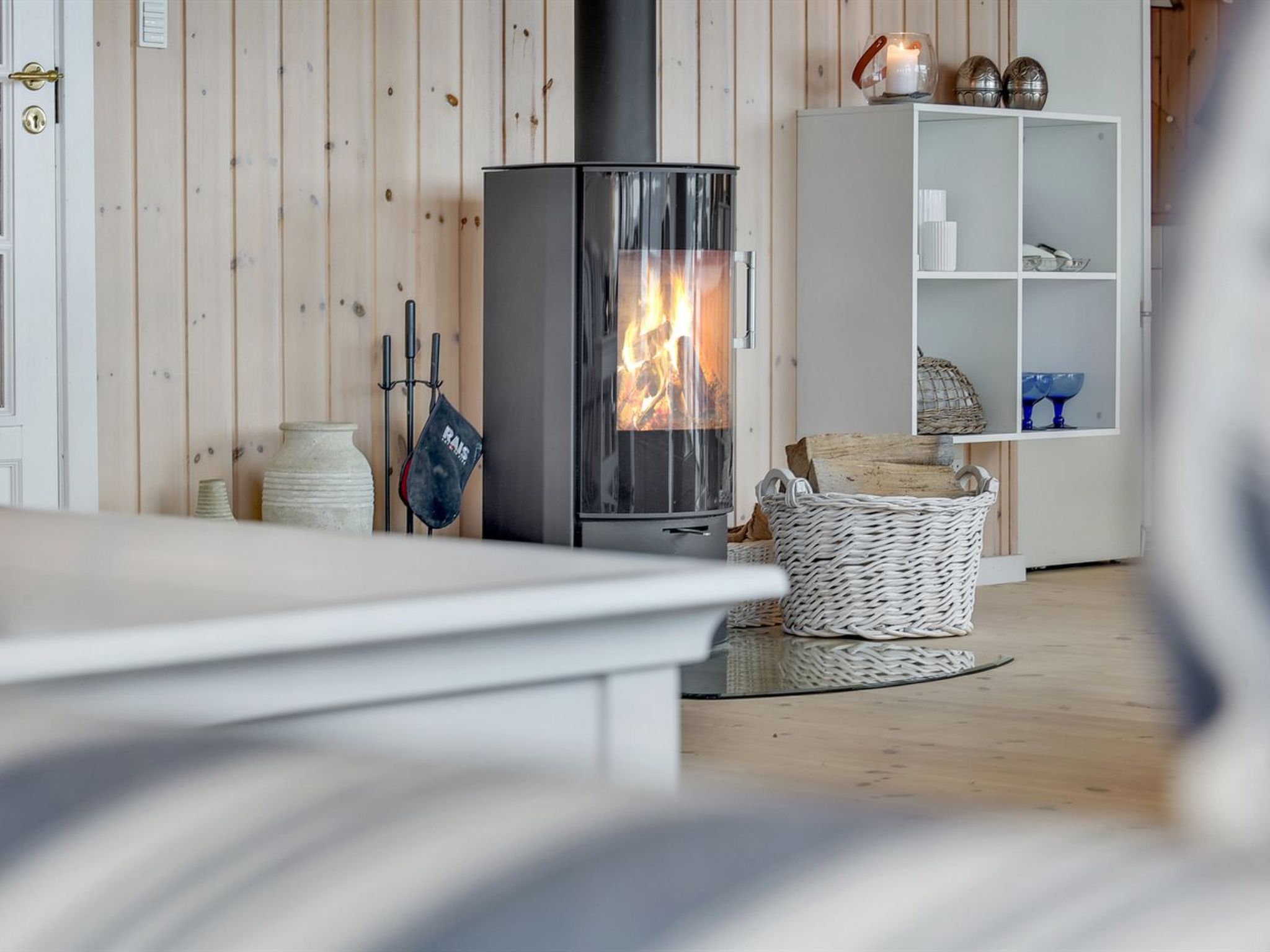 "Tini" - 50m to the fjord-Drinnen