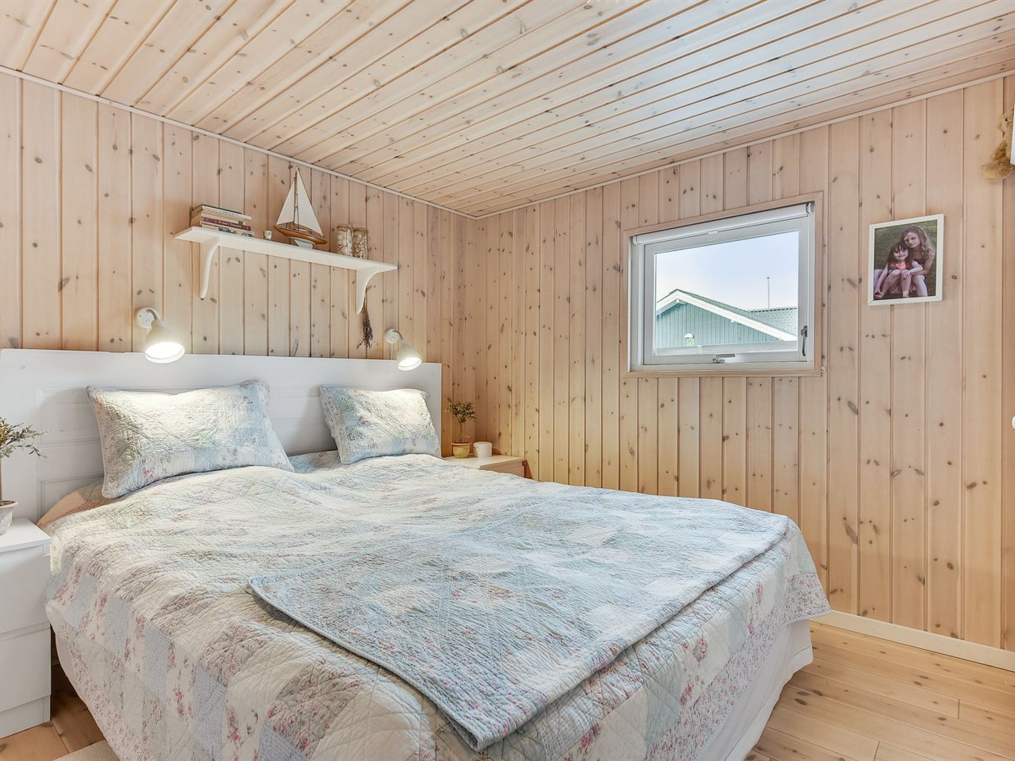 "Tini" - 50m to the fjord-Drinnen