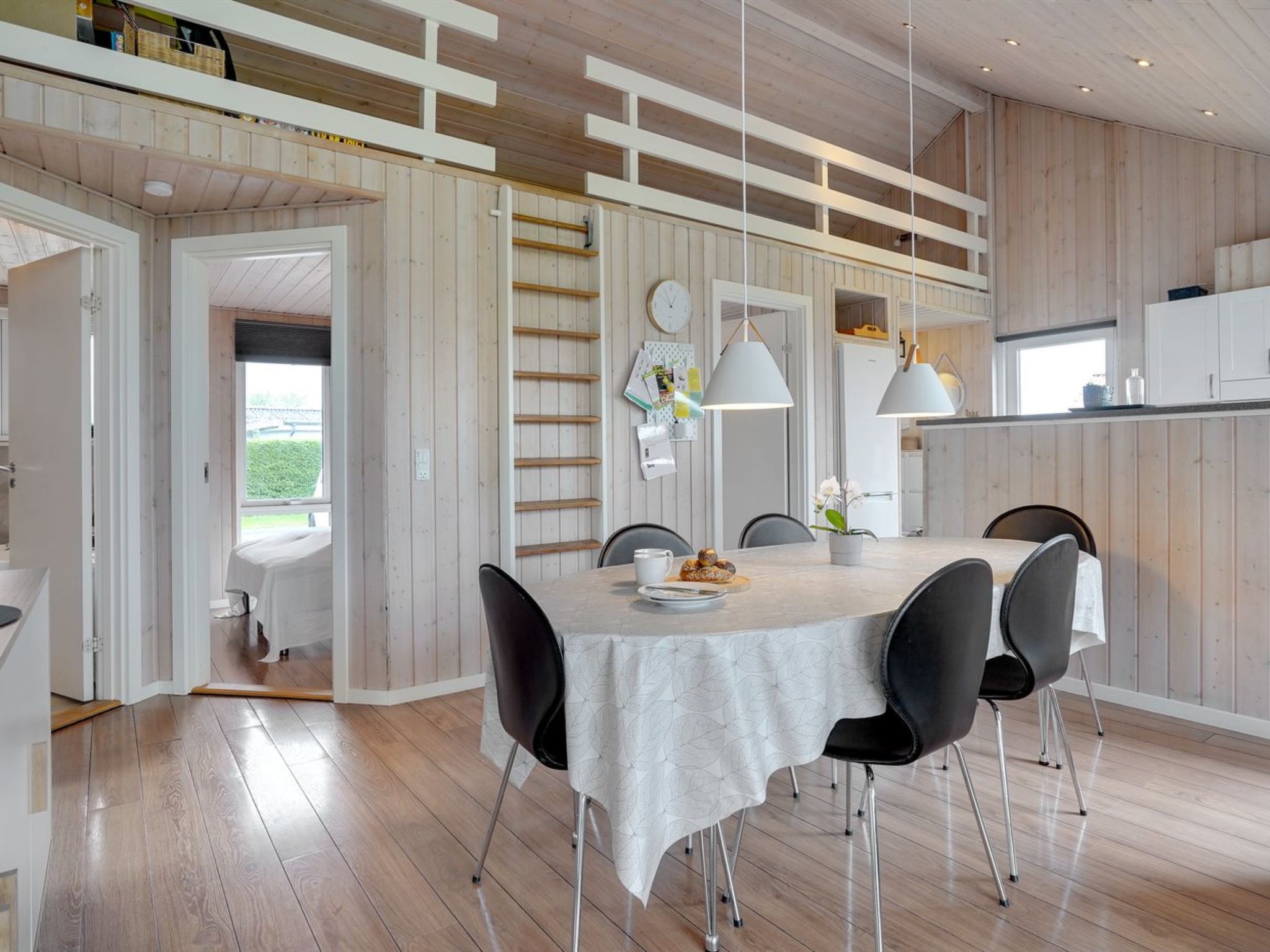 "Nine" - 200m from the sea-Binnen