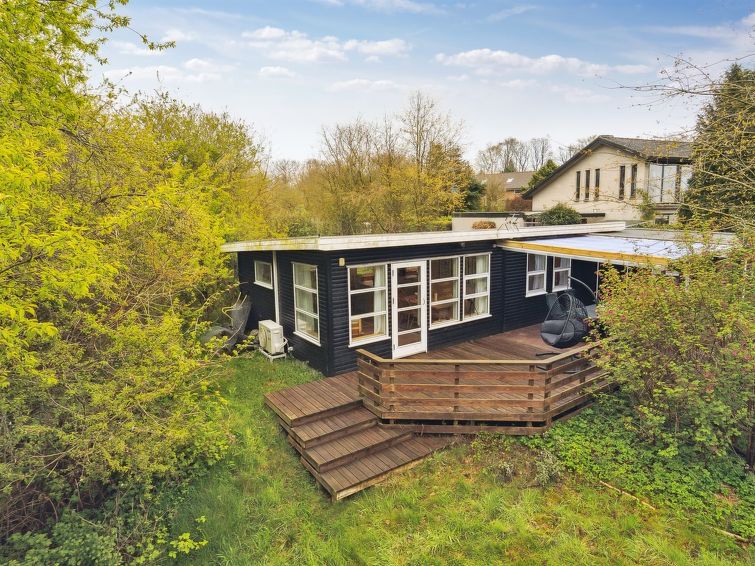 "Avni" - 300m from the sea", huis 2-kamers 56 m2. Het objekt is geschikt voor 4 volwassenen. Woonkamer met TV. 1 kamer met 1 2-pers bed. 1 kamer met 1 x 2 stapelbedden. Keuken (4-pits kookplaat, oven,..