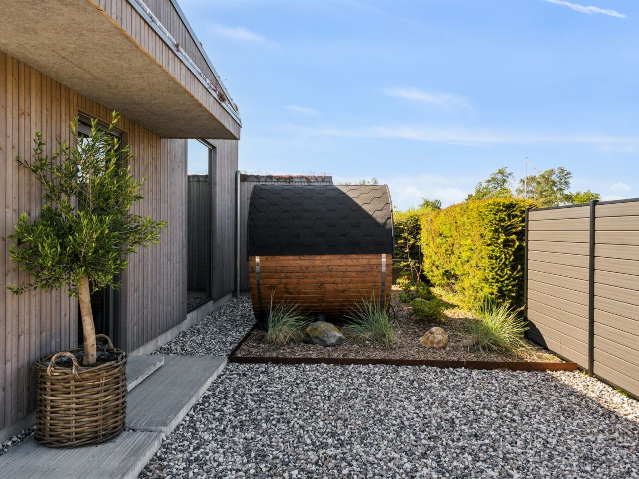"Elvie" - 150m from the sea - Buiten
