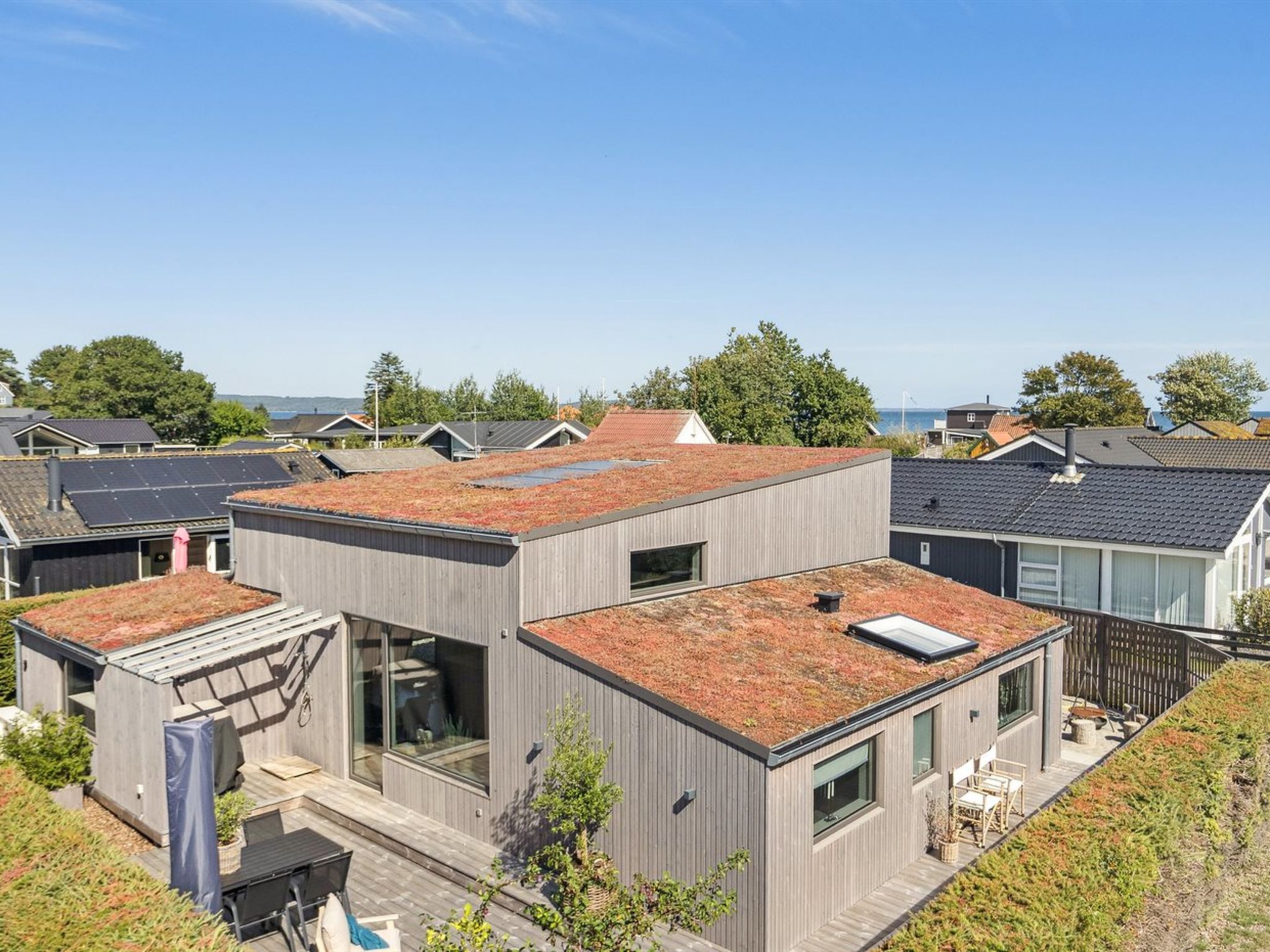"Elvie" - 150m from the sea - Buiten