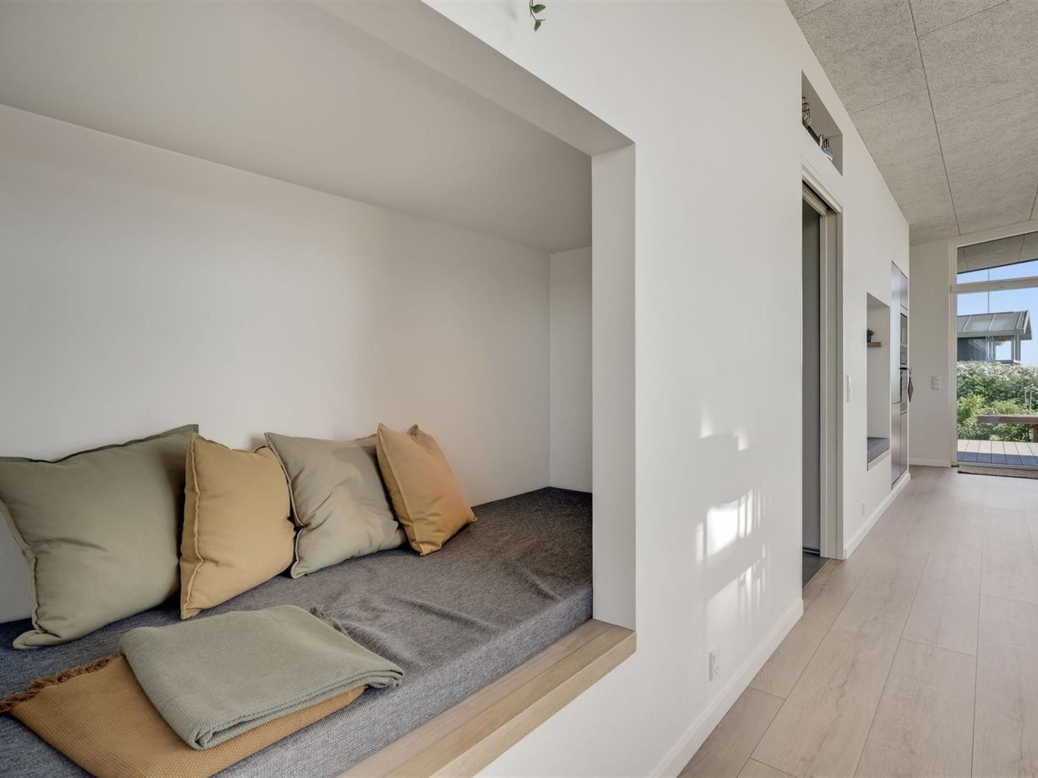 "Karitte" - 300m from the sea - Binnen