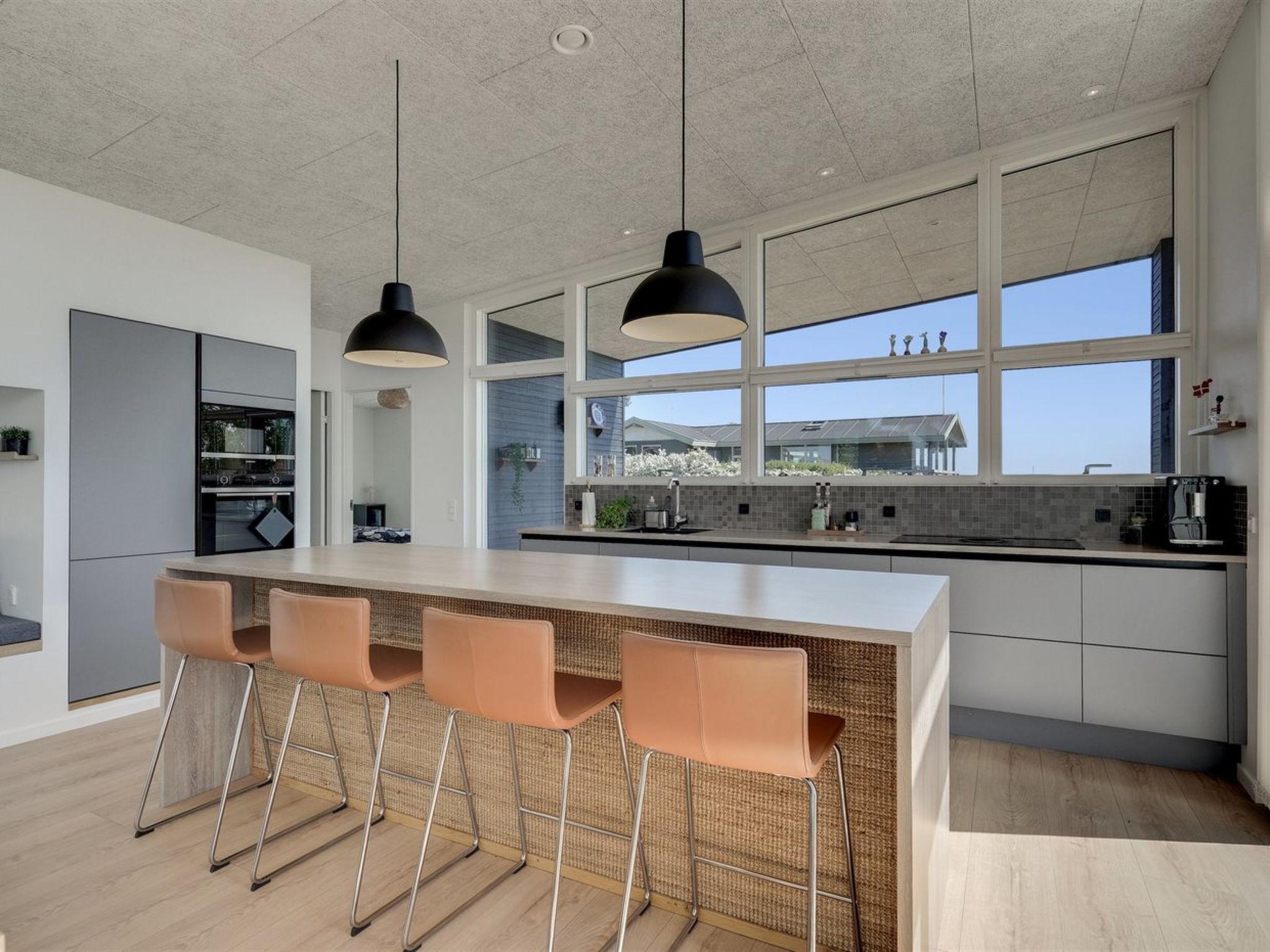 "Karitte" - 300m from the sea - Binnen