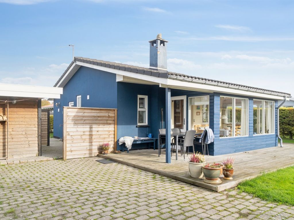 'Elle' - 175m from the sea