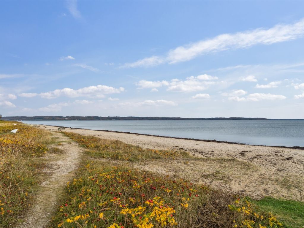 'Elle' - 175m from the sea