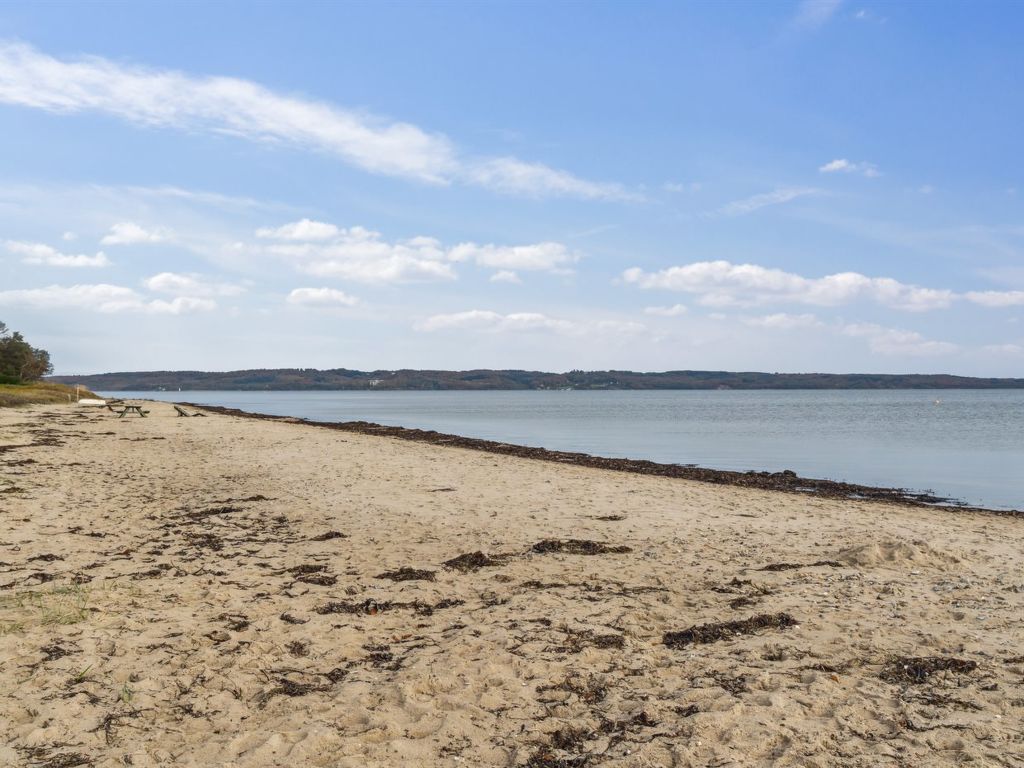 'Elle' - 175m from the sea