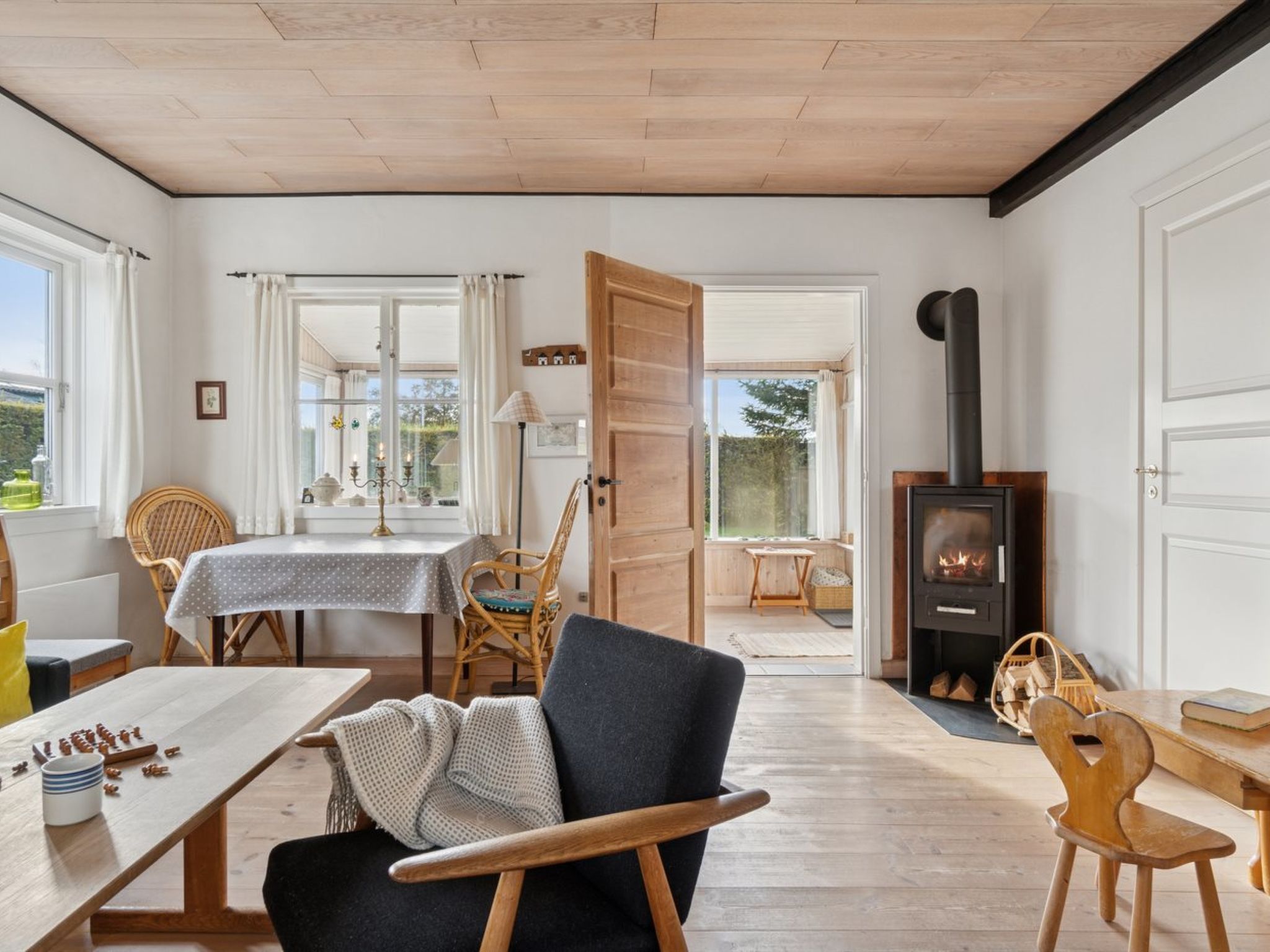 "Elle" - 175m from the sea-Binnen