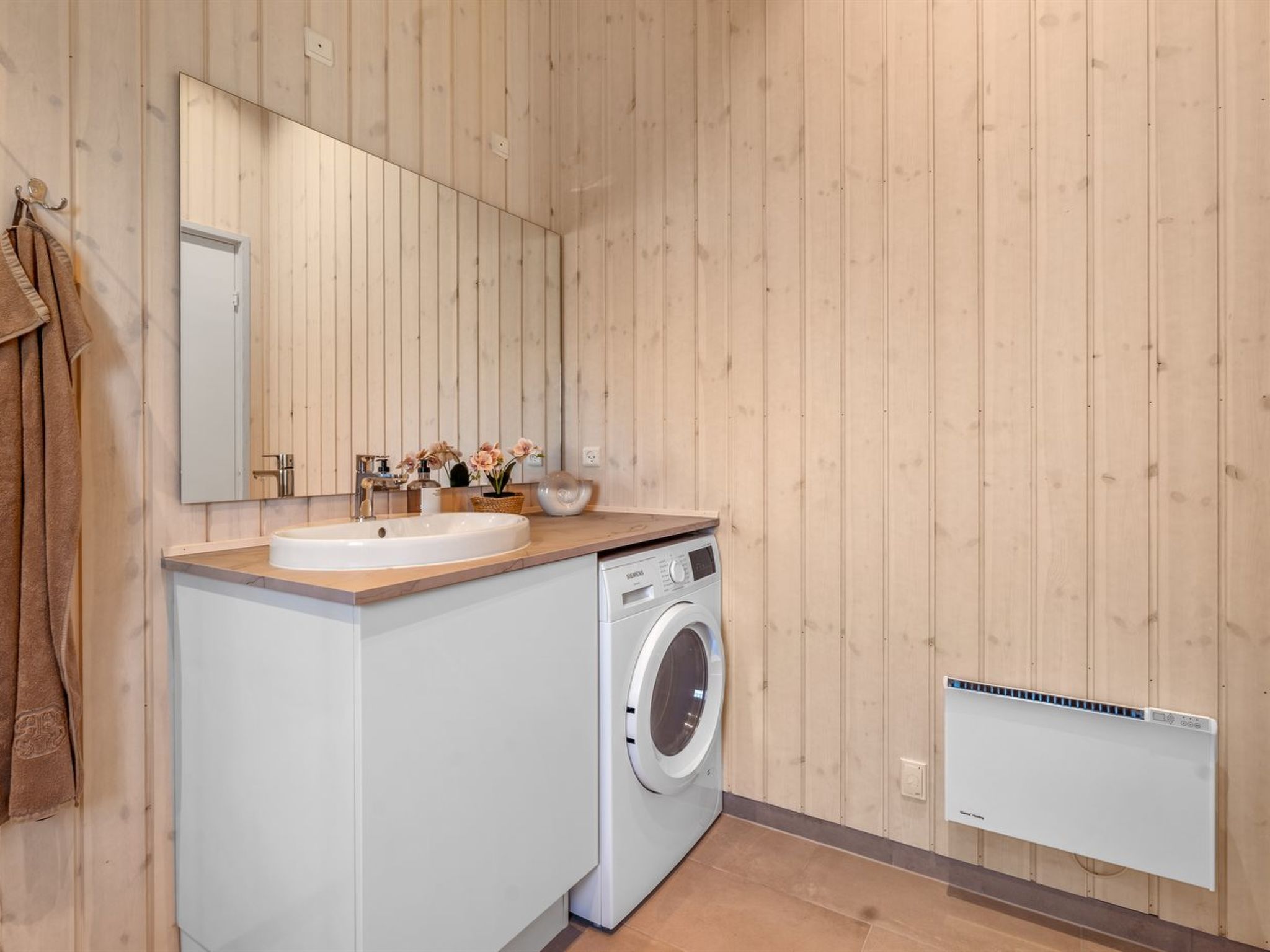 "Väinö" - 300m from the sea - Binnen