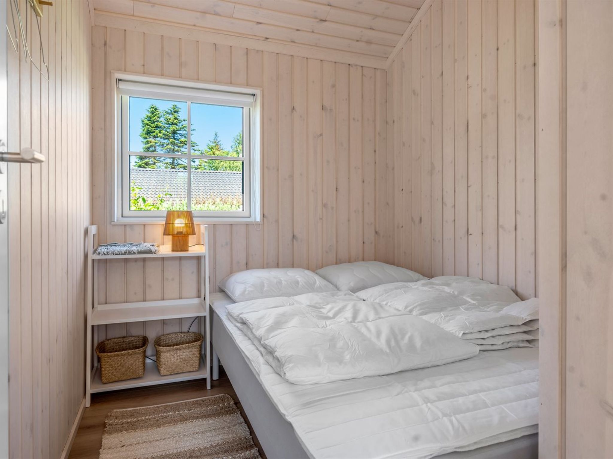 "Väinö" - 300m from the sea - Binnen