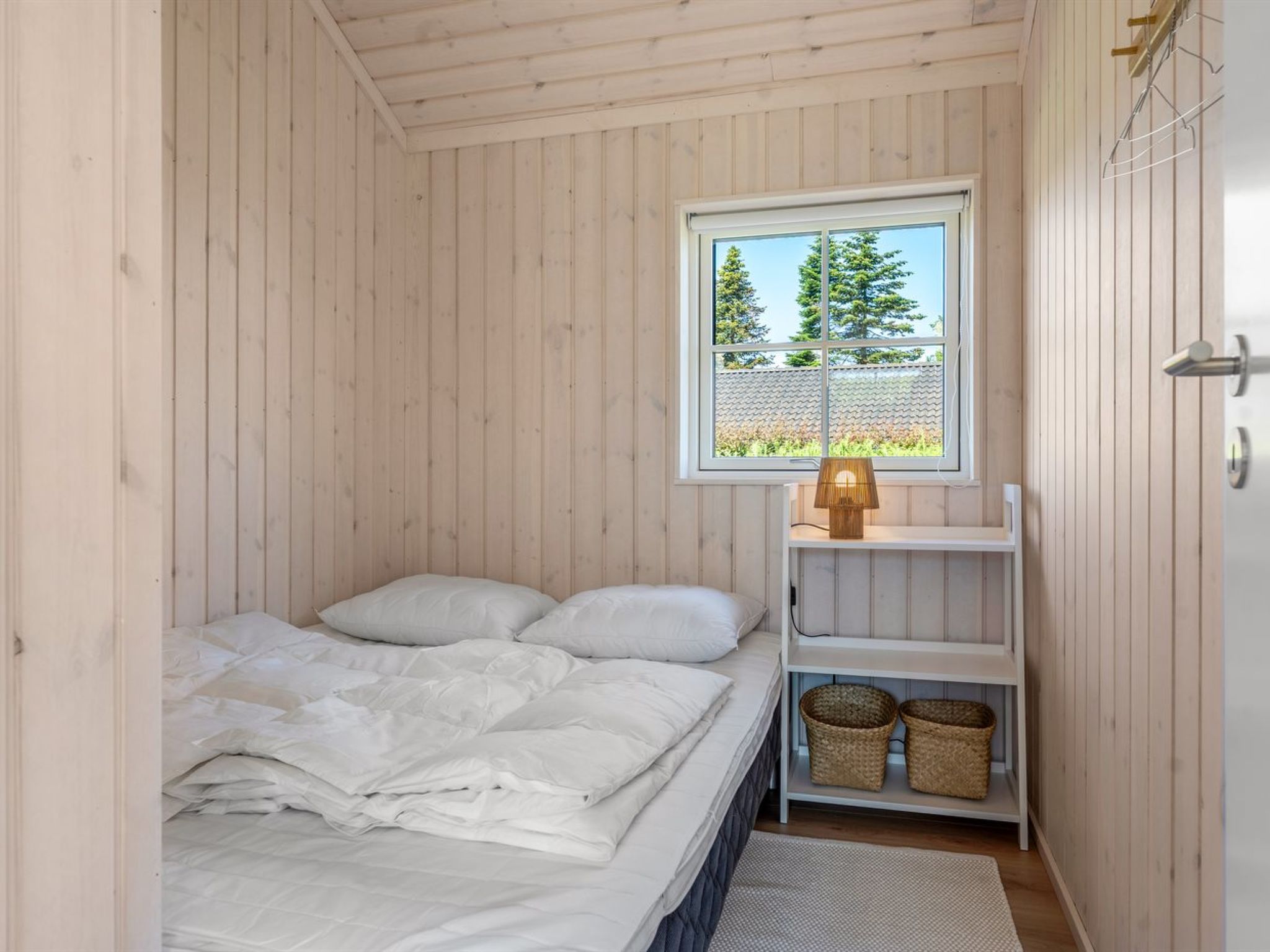 "Väinö" - 300m from the sea - Binnen