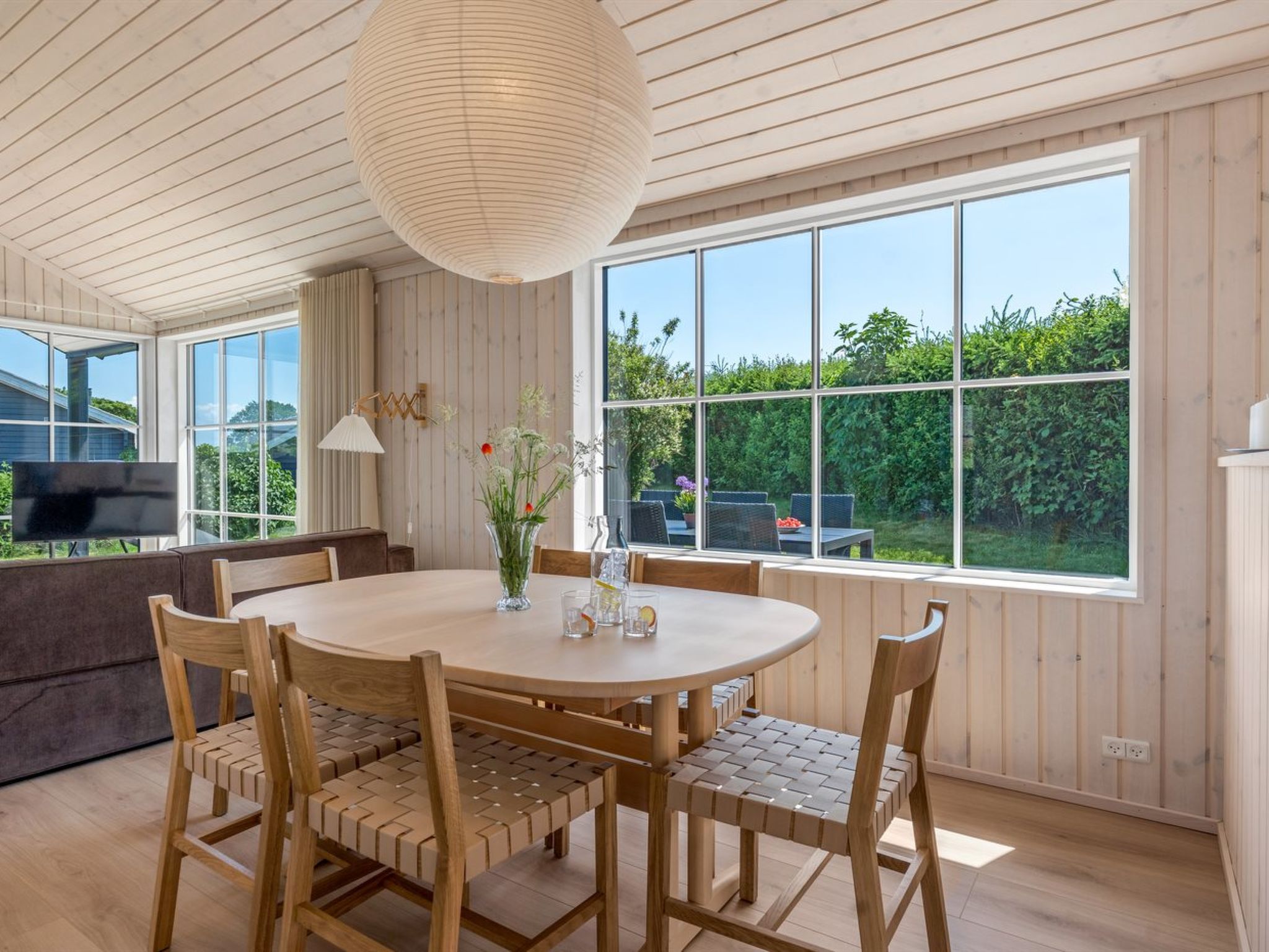 "Väinö" - 300m from the sea - Binnen