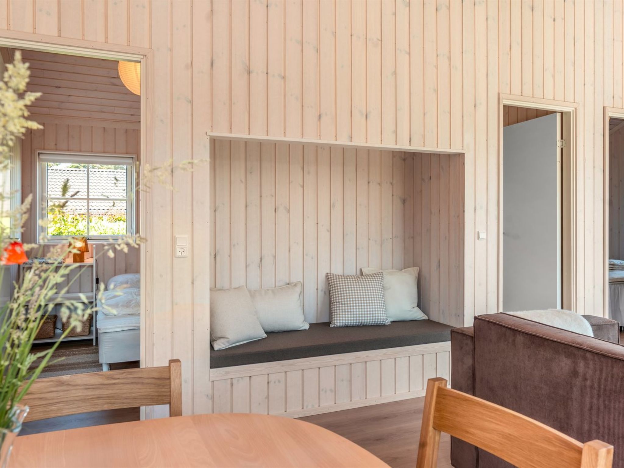 "Väinö" - 300m from the sea - Binnen