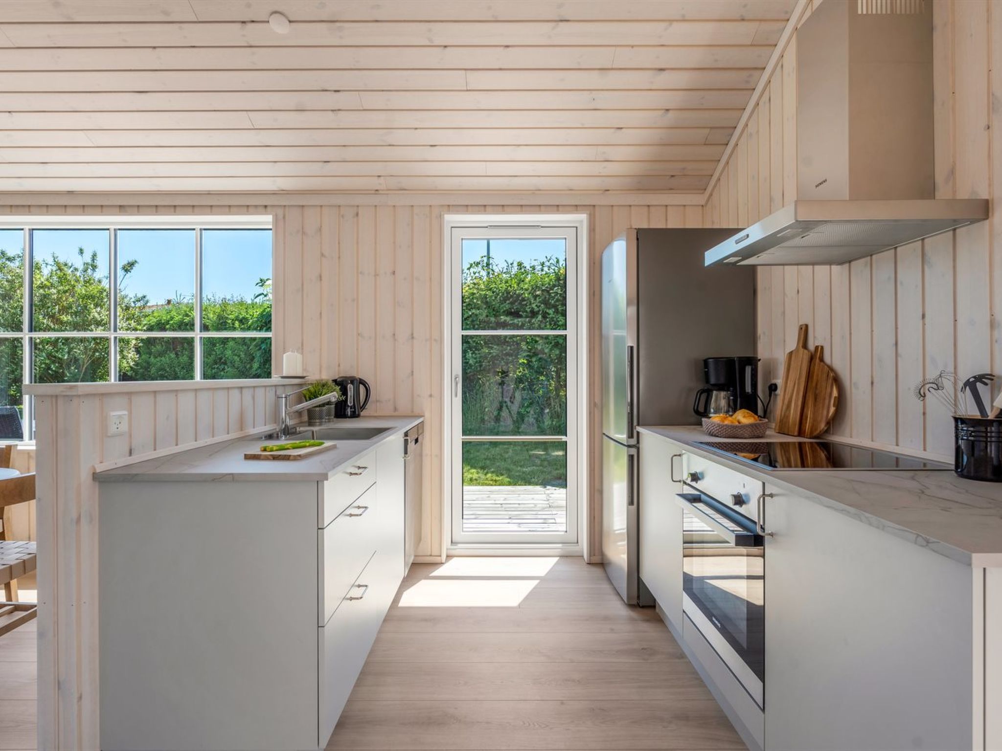 "Väinö" - 300m from the sea - Binnen