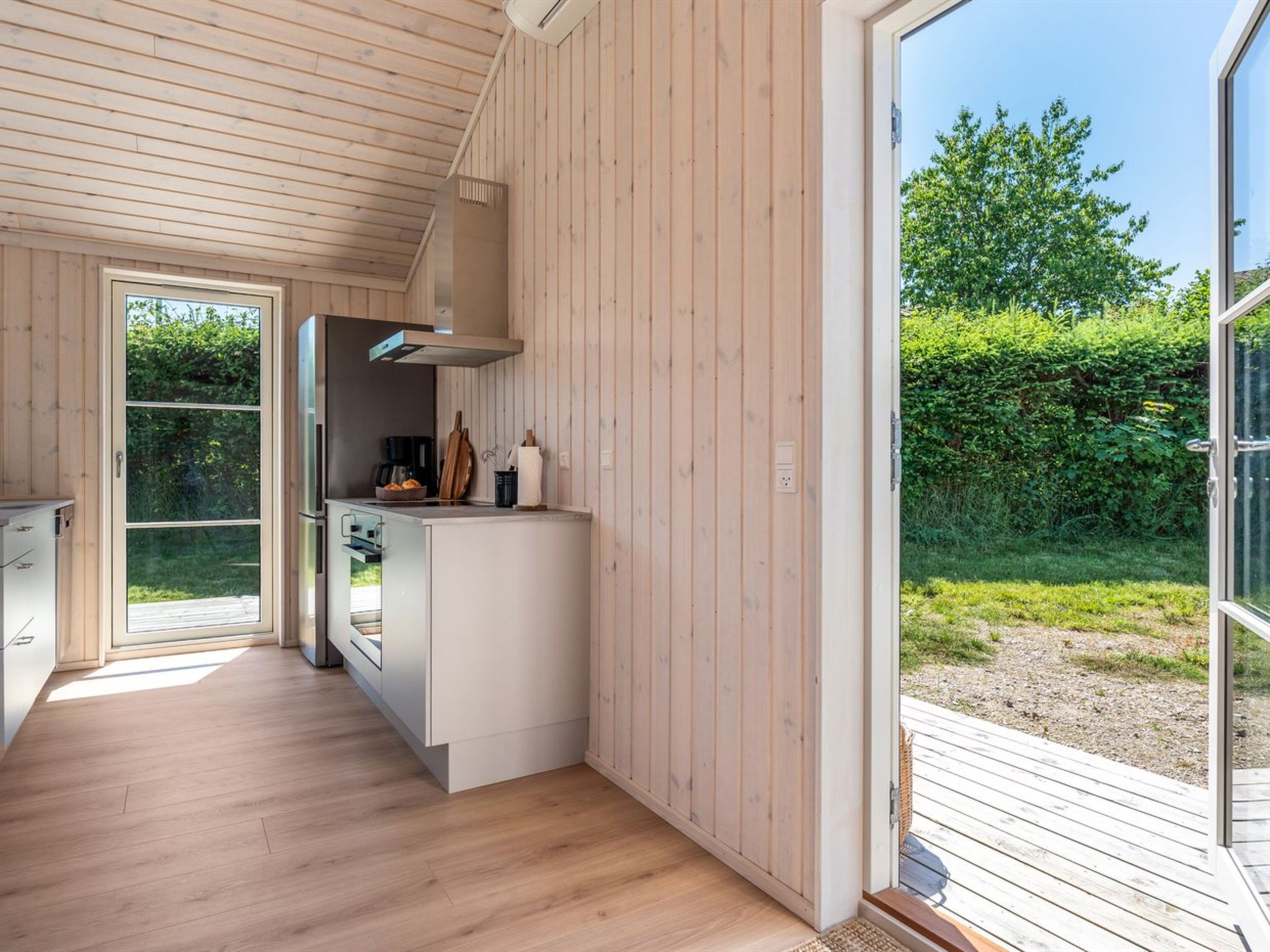 "Väinö" - 300m from the sea - Binnen
