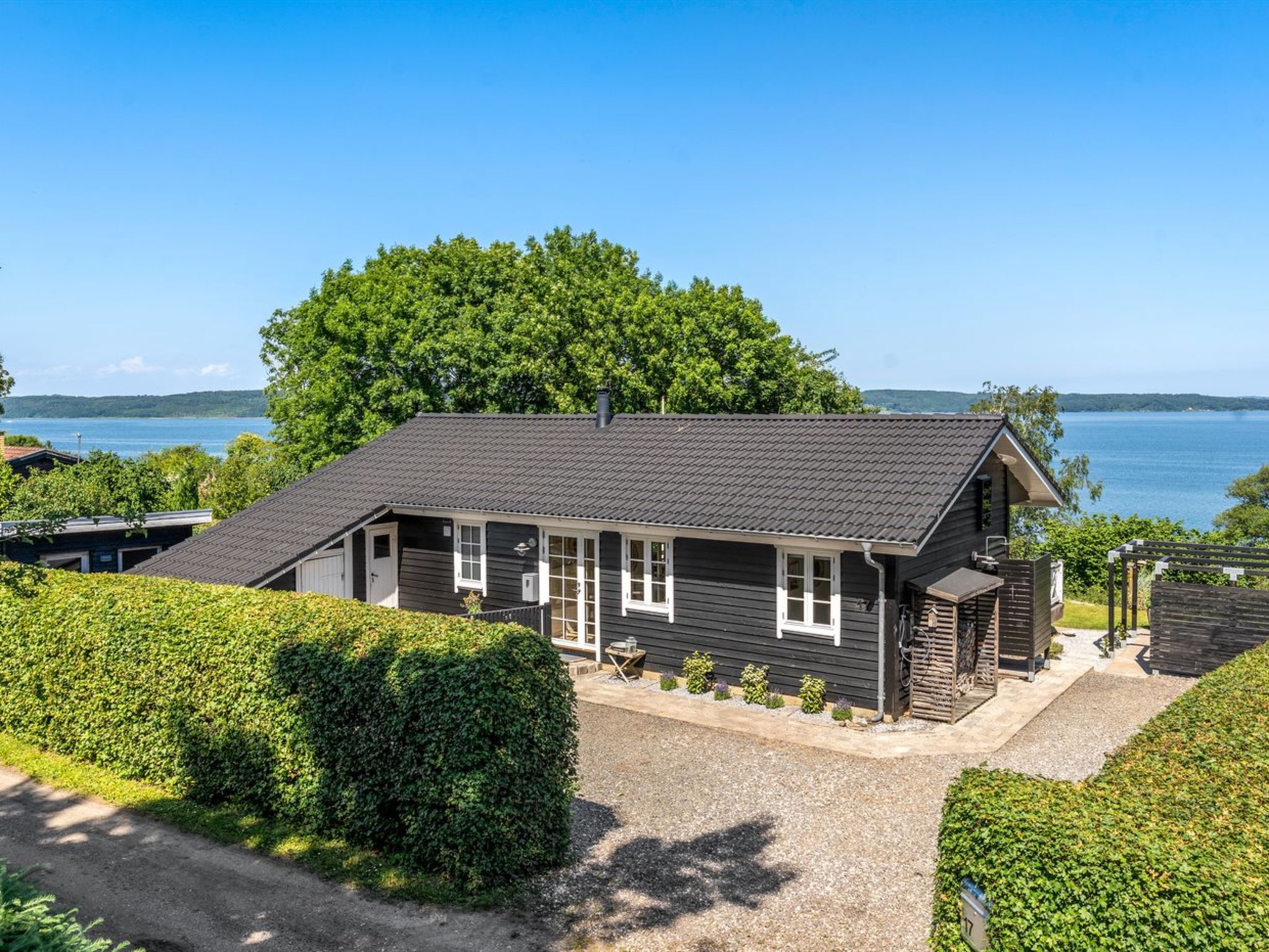 "Leea" - 100m from the sea