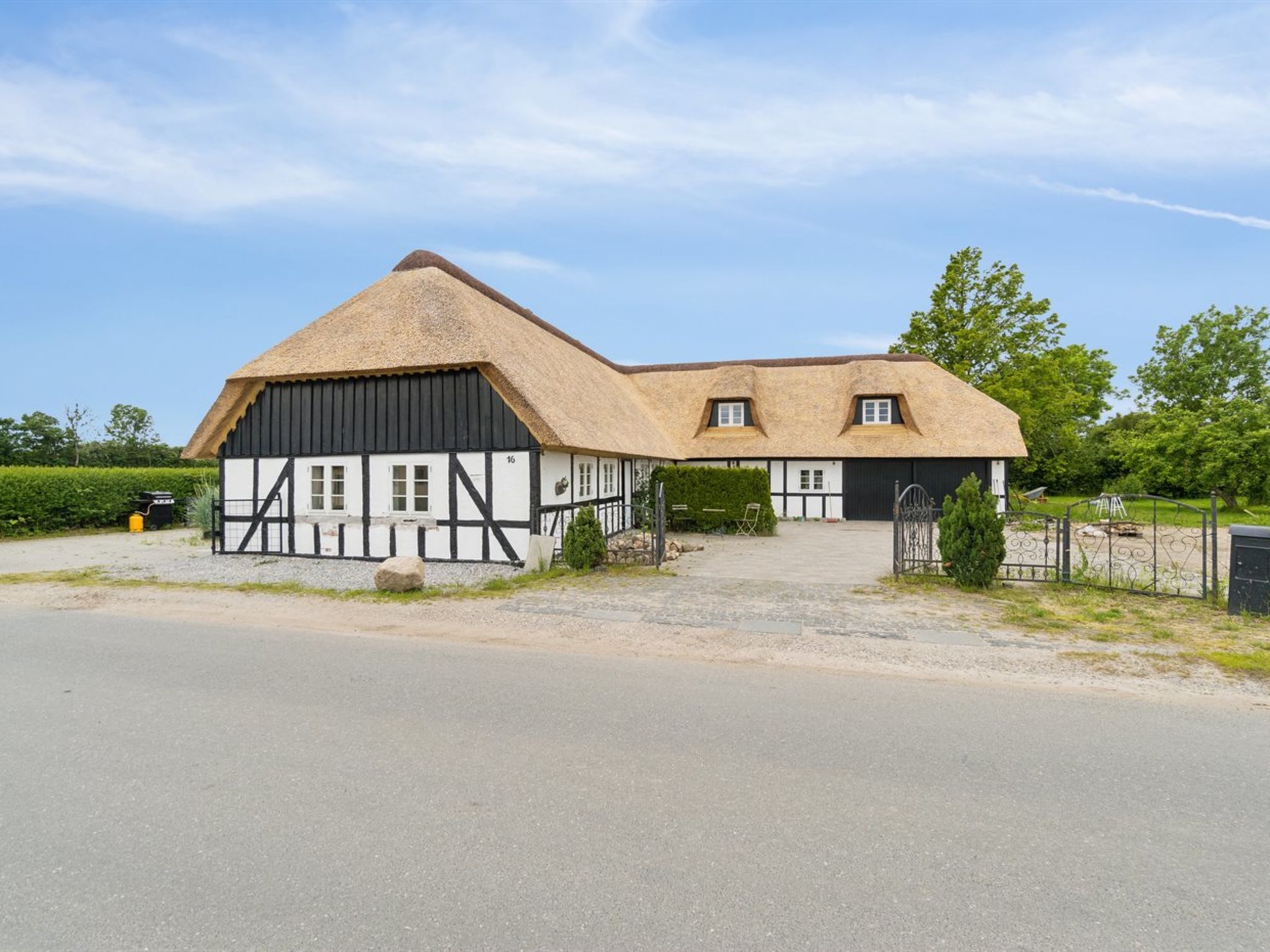 "Thessa" - 900m from the sea - Outside