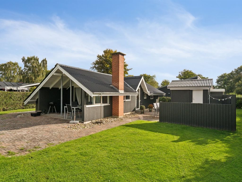 'Hannah' - 200m from the sea