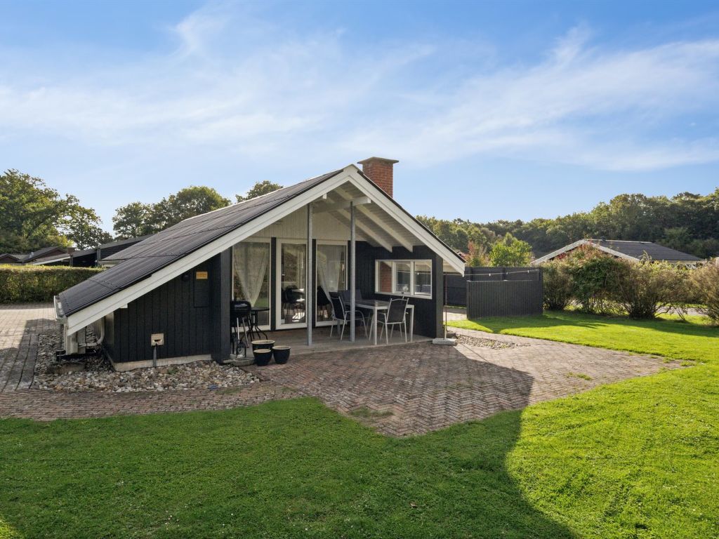 'Hannah' - 200m from the sea