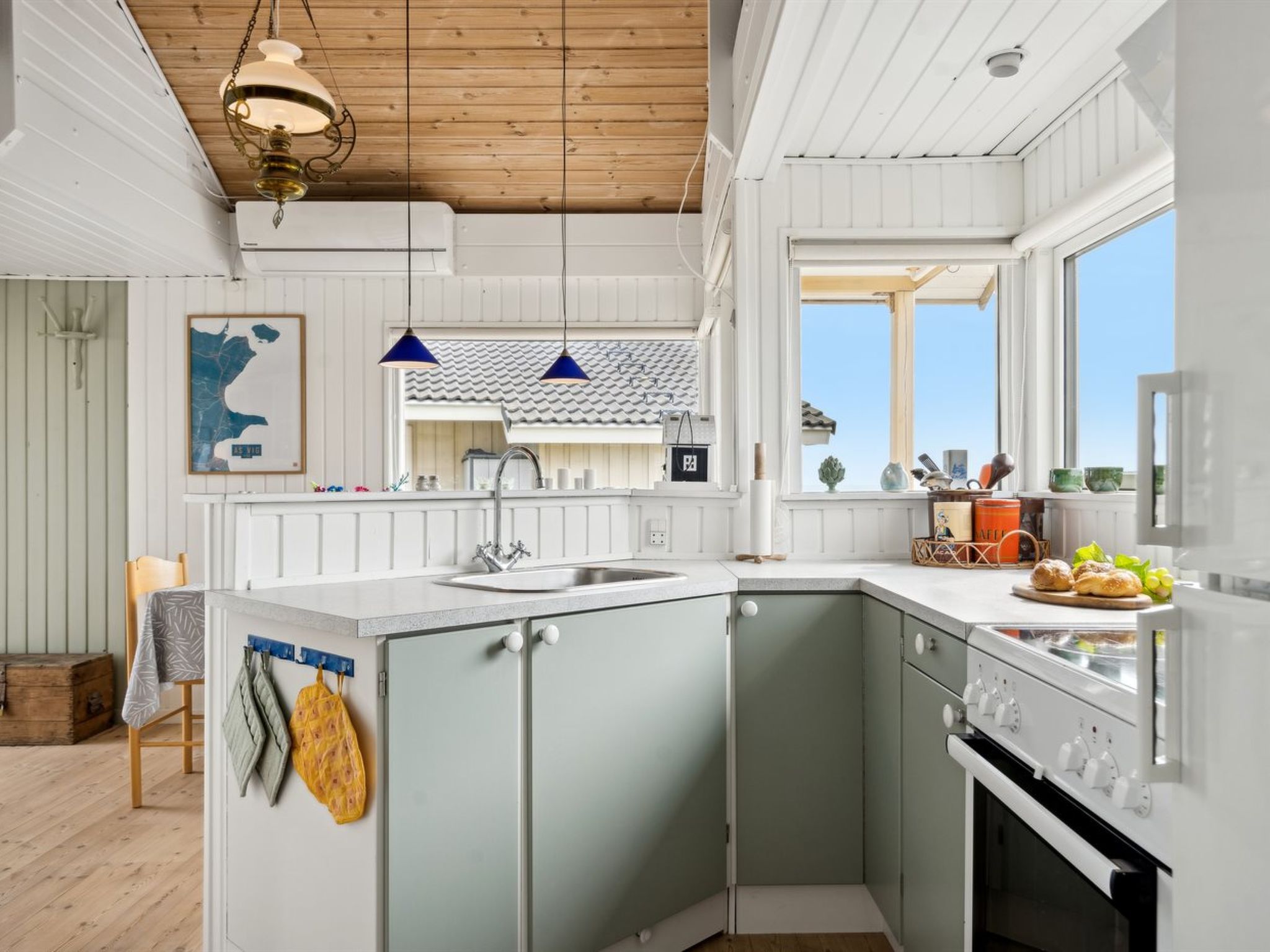 "Gudmar" - 75m from the sea-Binnen