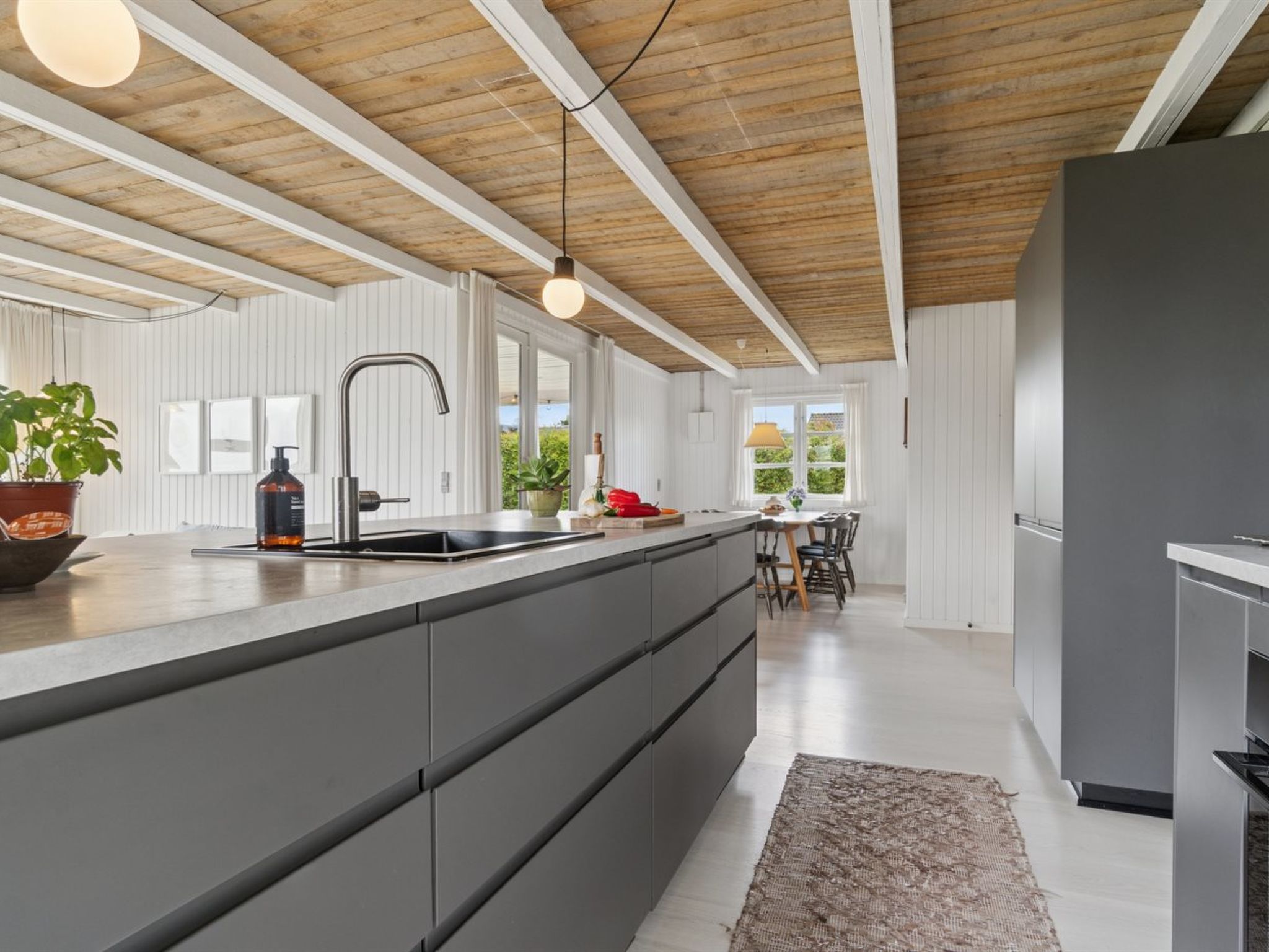 "Bjarni" - 180m from the sea - Binnen