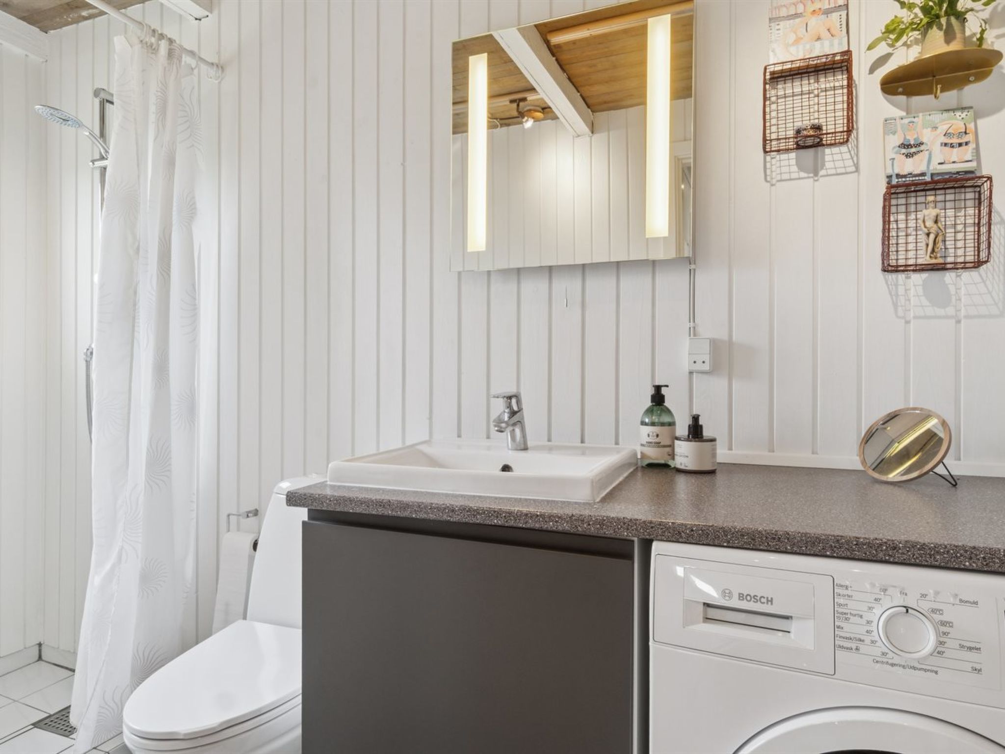 "Bjarni" - 180m from the sea-Binnen